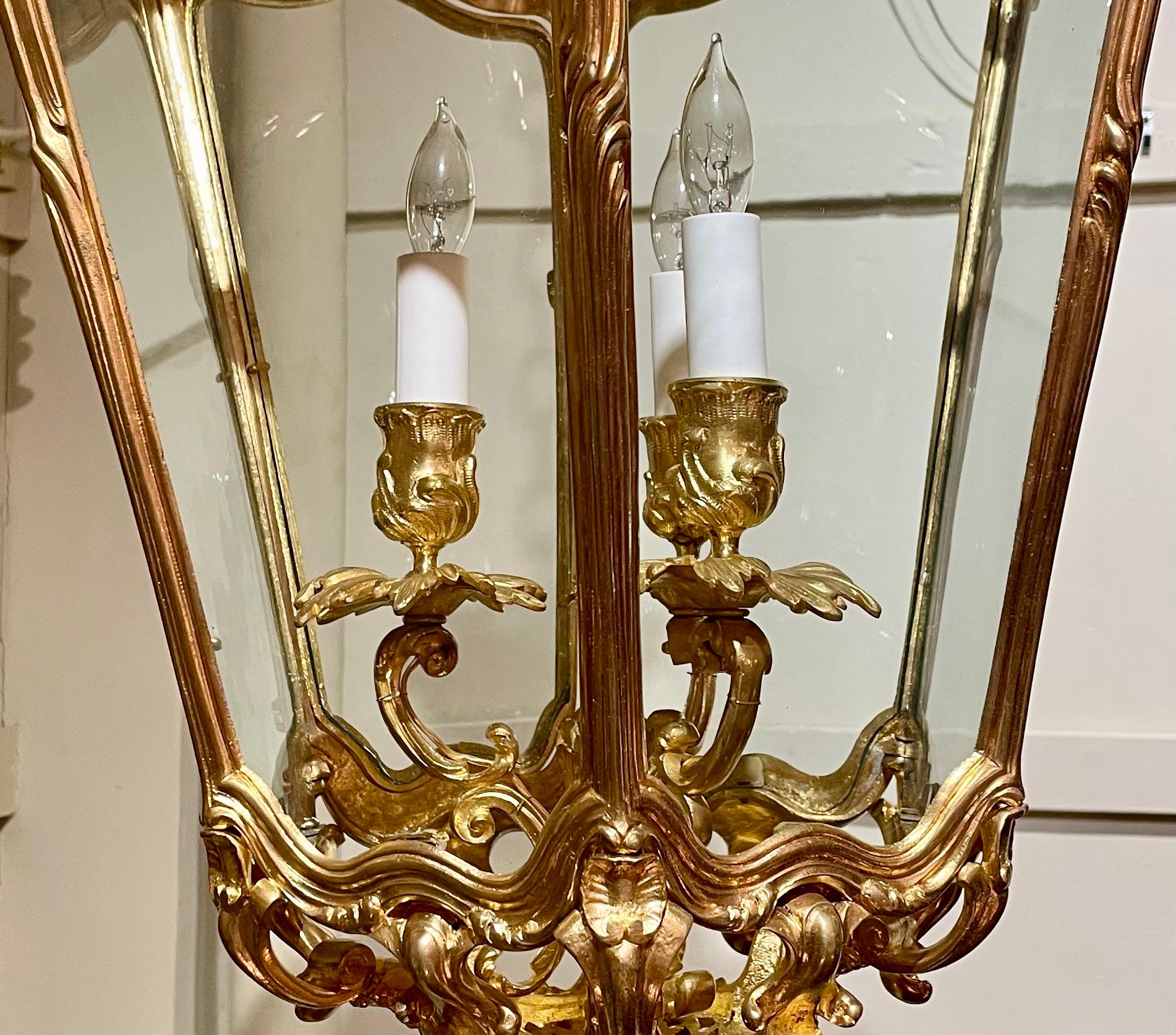Antique French Louis XV Bronze D'Oré & Curved Glass Chateau Lantern, Circa 1890 For Sale 1