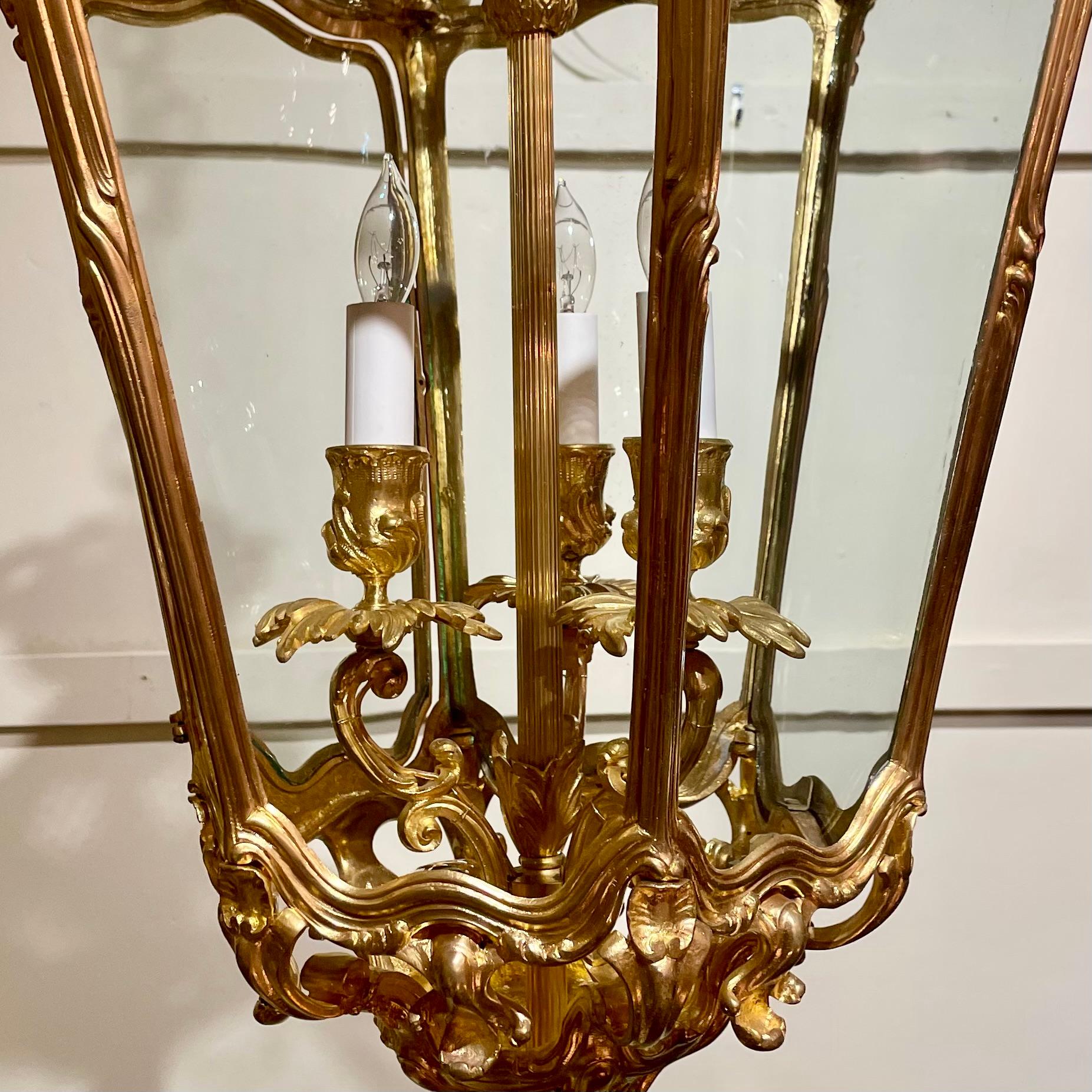 Antique French Louis XV Bronze D'Oré & Curved Glass Chateau Lantern, Circa 1890 For Sale 2