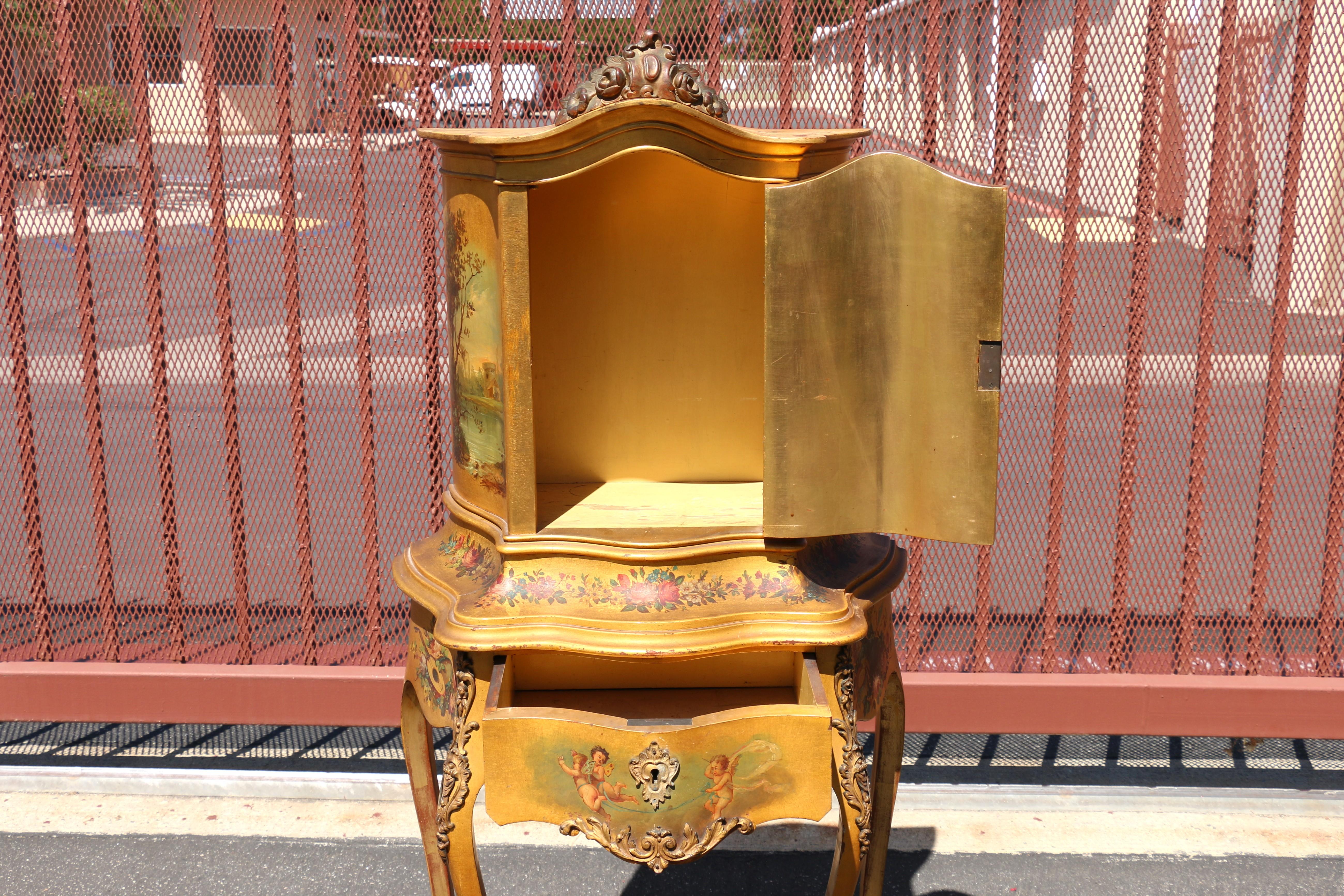 Antiker französischer Louis XV.-Schrank im Angebot 1