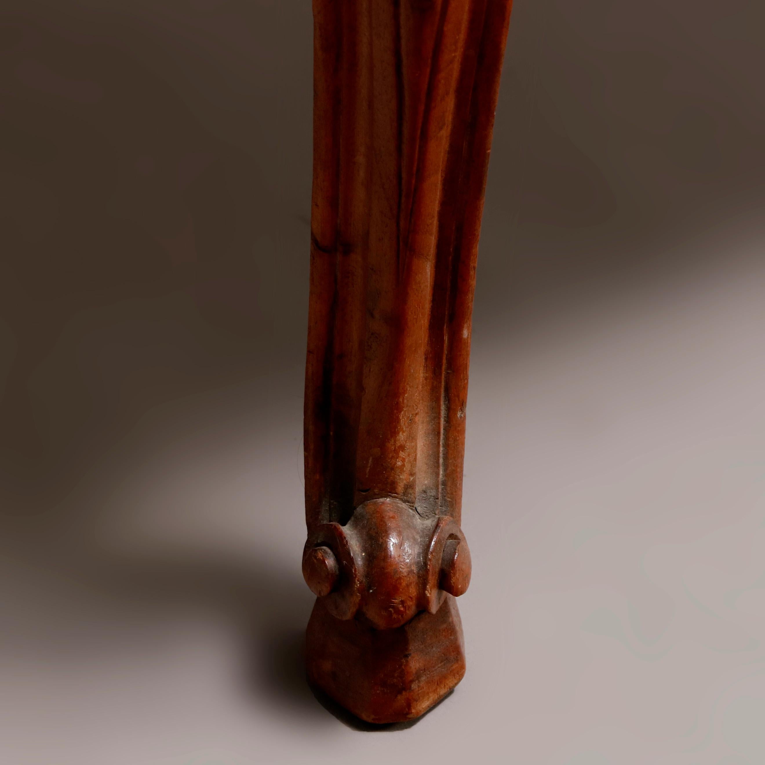 Antiker französischer Fauteuil aus geschnitztem Obstholz und malerischer Nadelspitze, Louis XV.-Stil im Angebot 3
