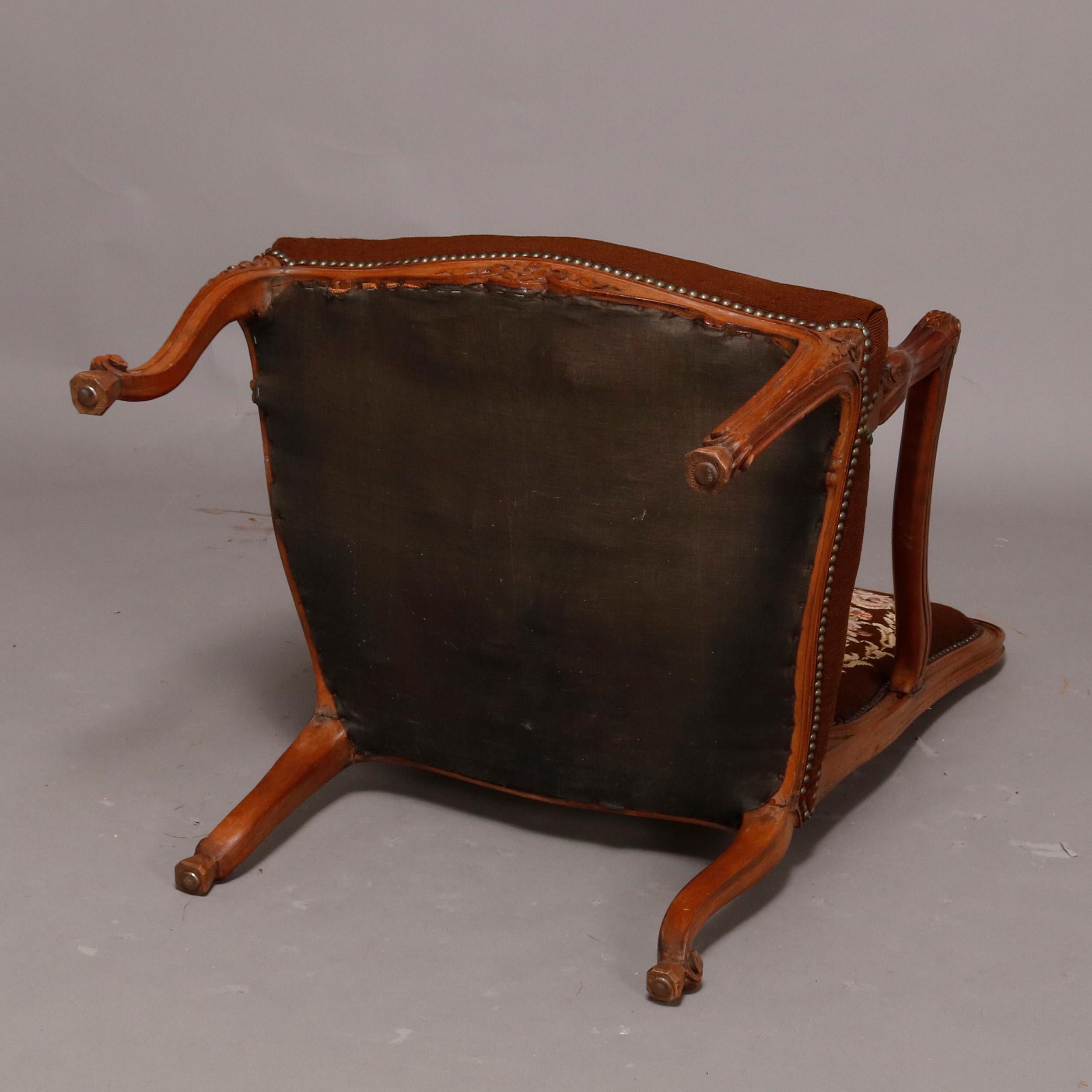 Ancien fauteuil français Louis XV en bois fruitier sculpté et broderie à l'aiguille picturale en vente 4