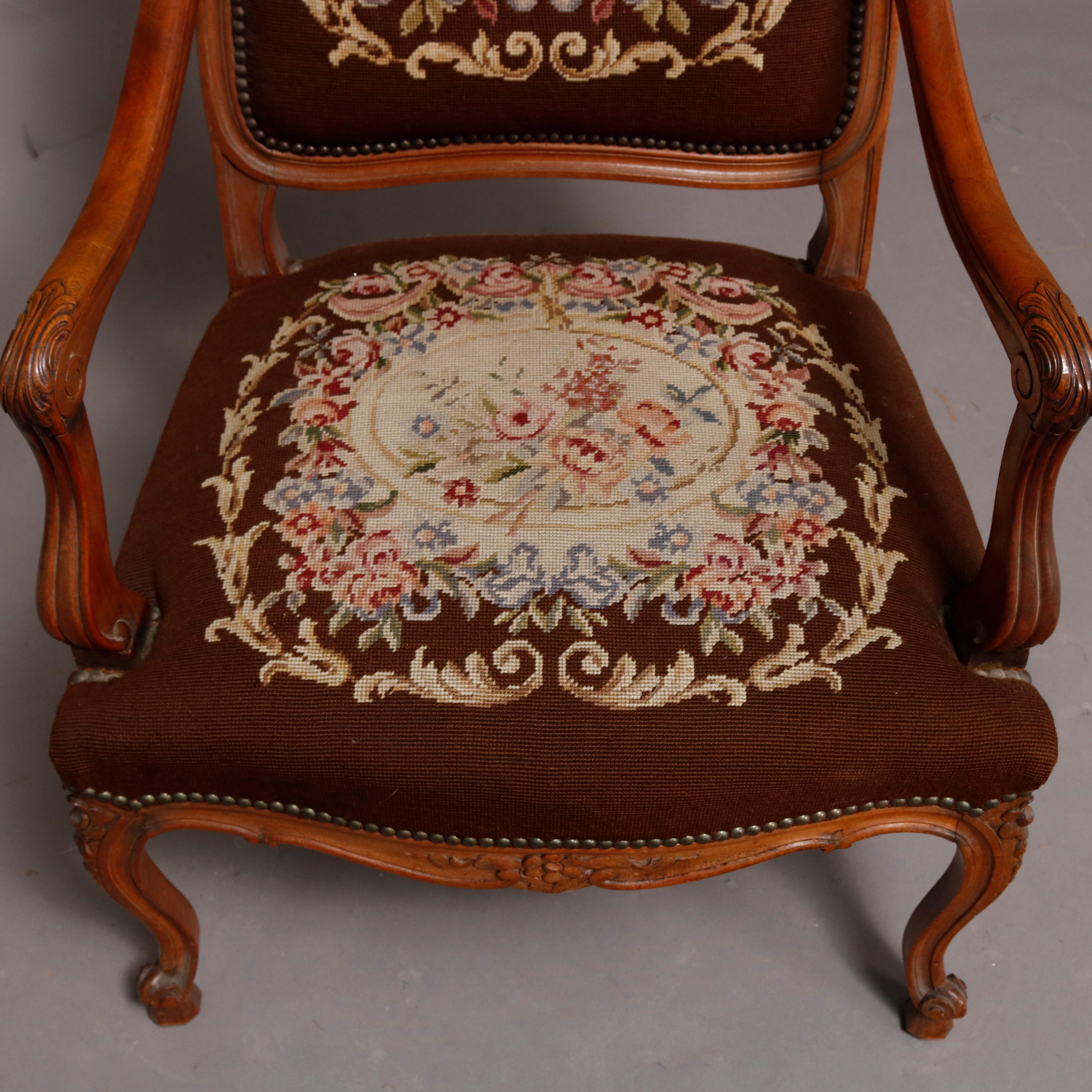 Sculpté Ancien fauteuil français Louis XV en bois fruitier sculpté et broderie à l'aiguille picturale en vente