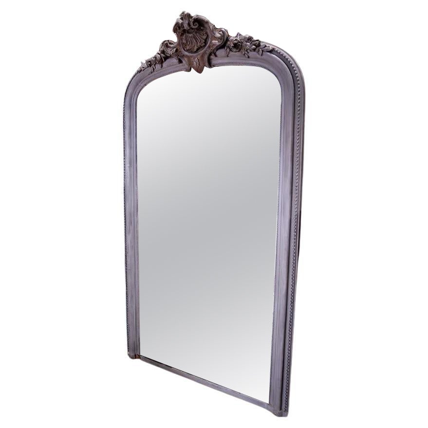 Antique Mirror francese Luigi XV intagliato e dipinto di grigio dell'inizio del XIX secolo in vendita