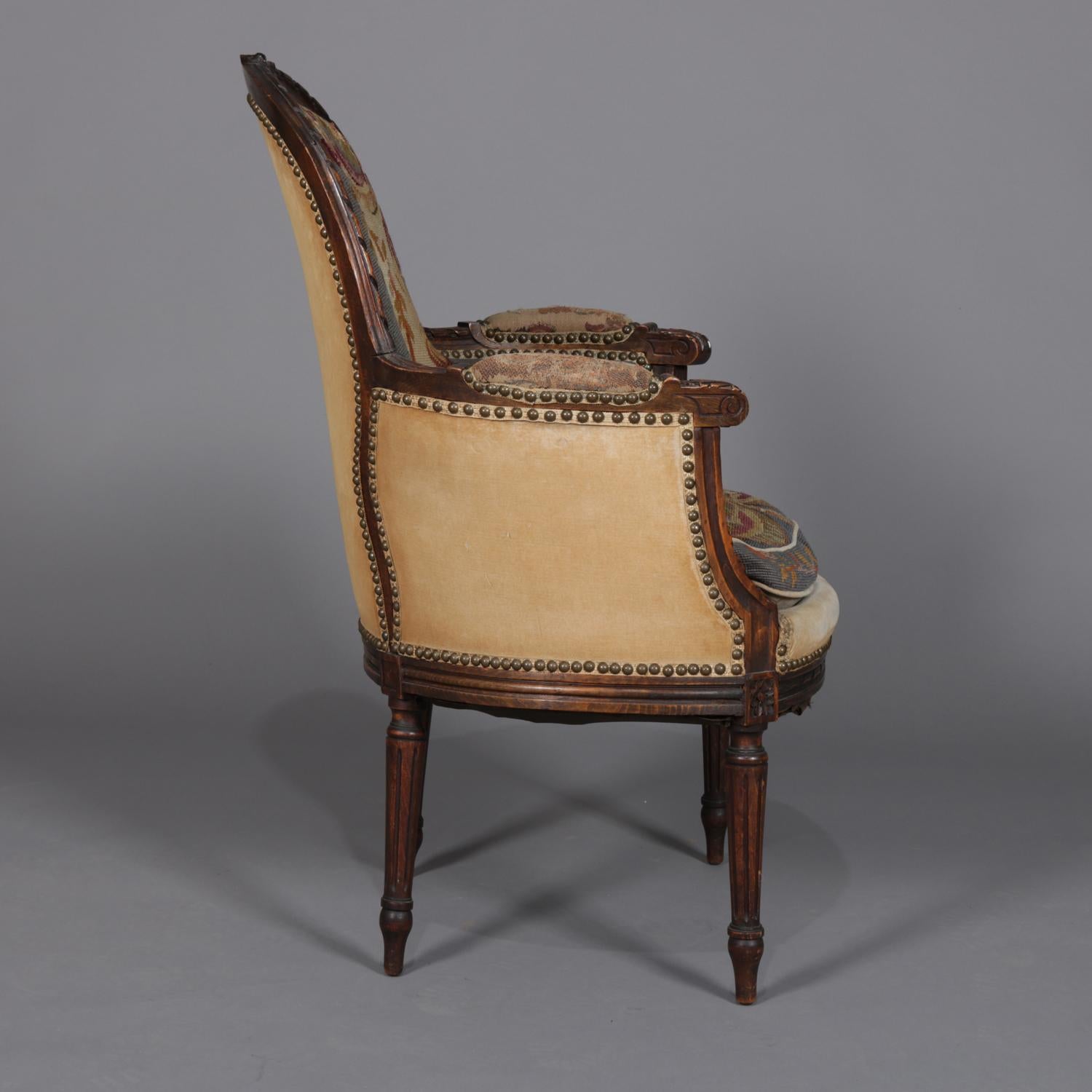 Antiker französischer Louis-XV-Sessel aus geschnitztem Mahagoni und Wandteppich, um 1875 im Zustand „Gut“ in Big Flats, NY