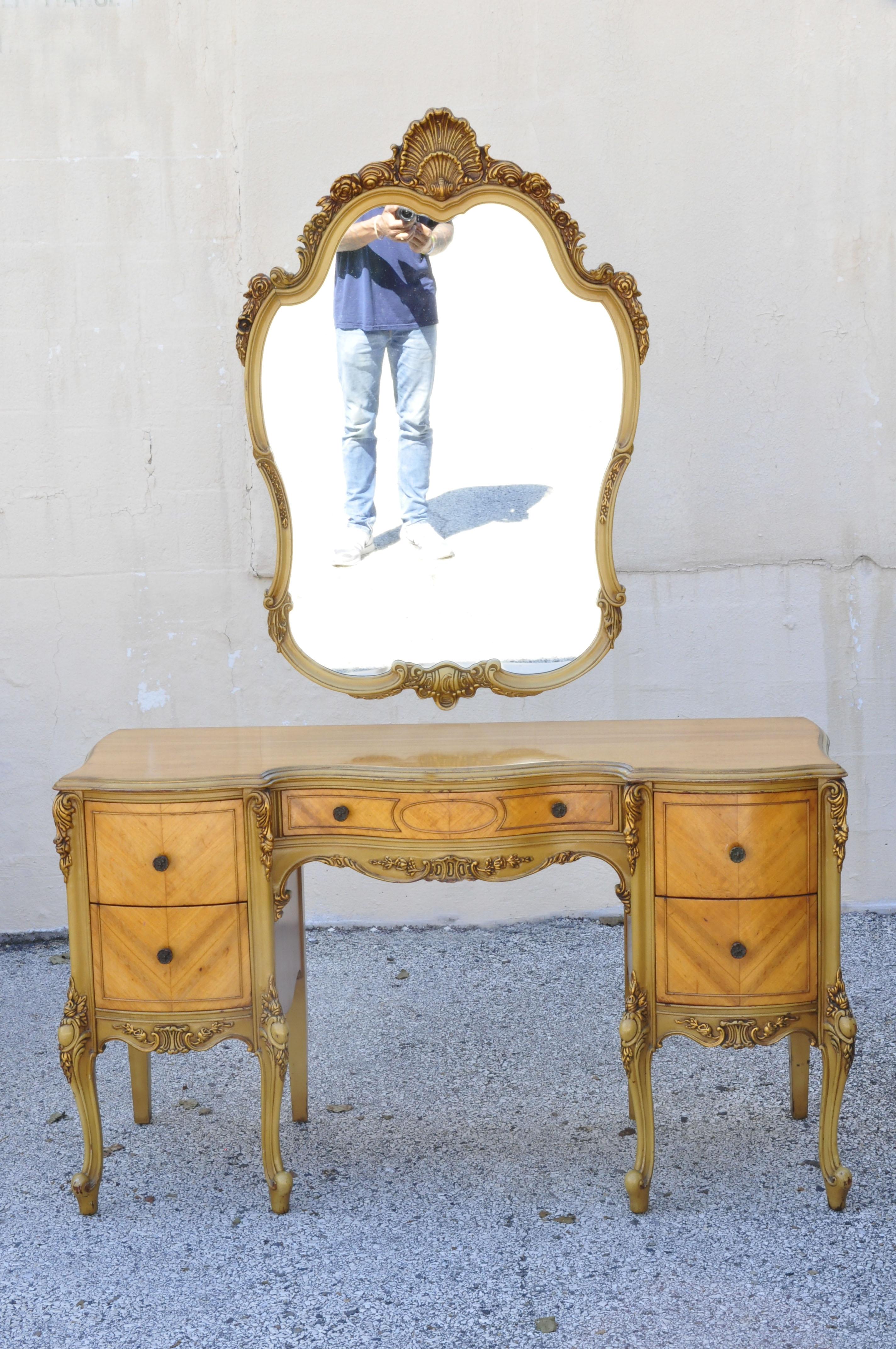 20ième siècle Antique miroir de chambre à coucher ou de coiffeuse Louis XV en bois de satin sculpté, 9 pièces en vente