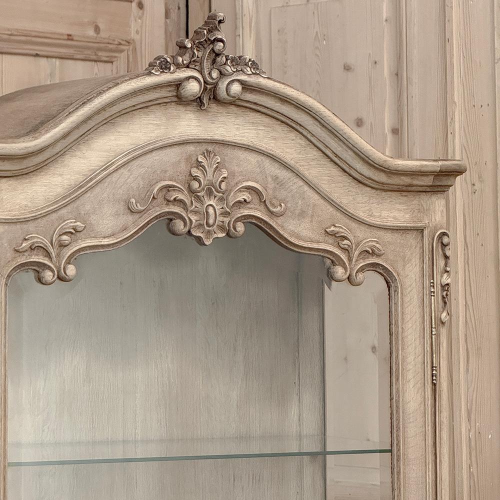 Antique French Louis XV Carved Vitrine ~ Curio Cabinet For Sale 1