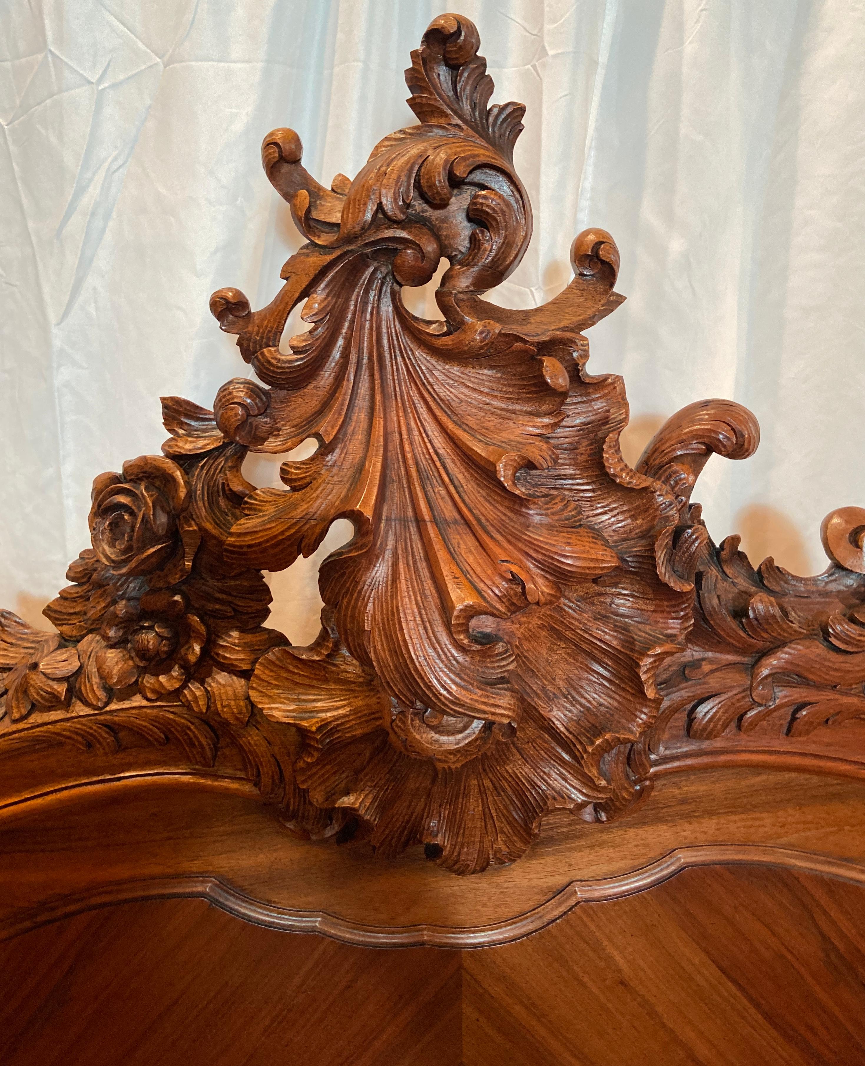 Antique French Louis XV Carved Walnut Bed, Circa 1880-1890 In Good Condition In New Orleans, LA