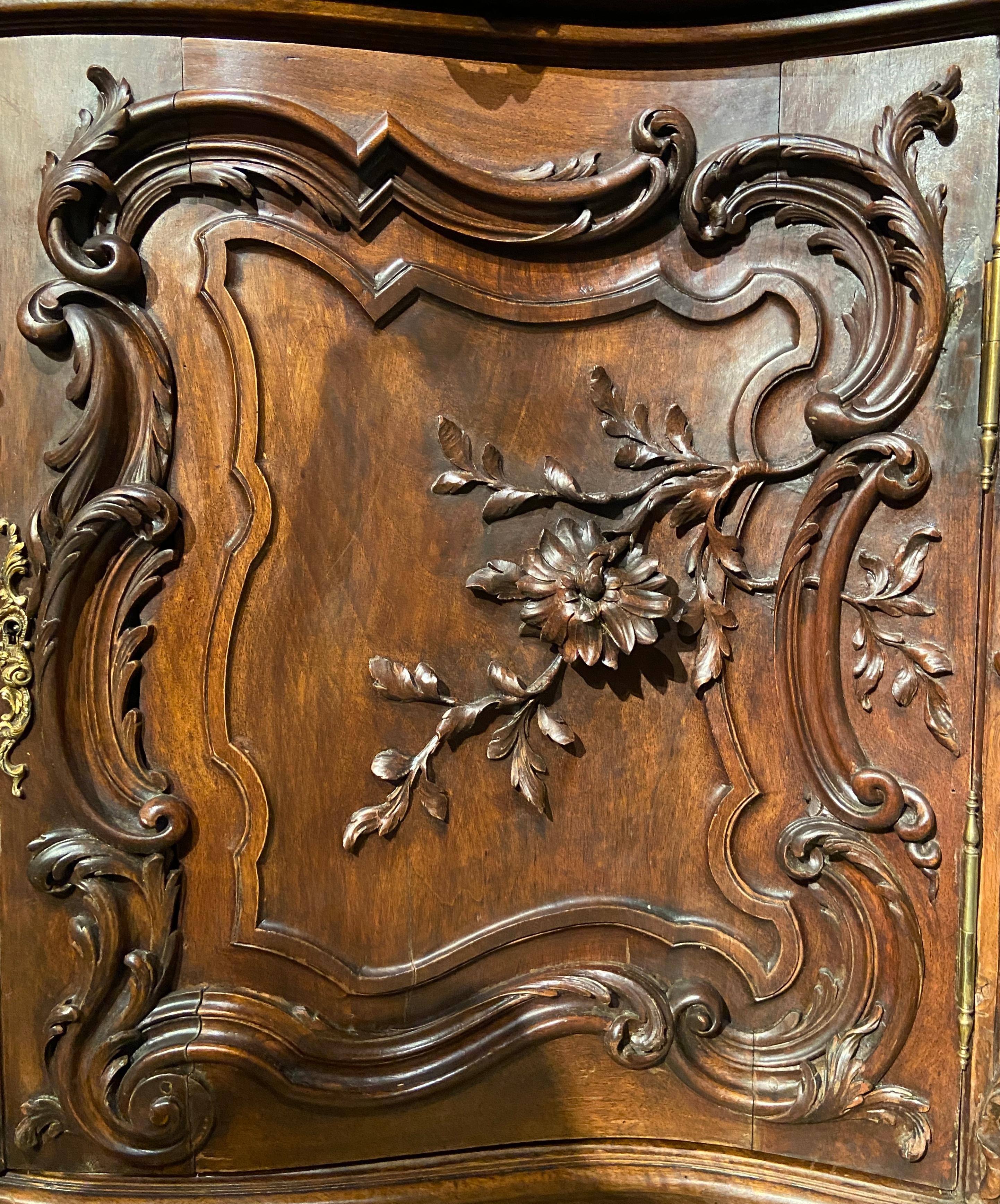 Antique French Louis XV Carved Walnut Curved Glass Front Cabinet, Circa 1860 For Sale 12