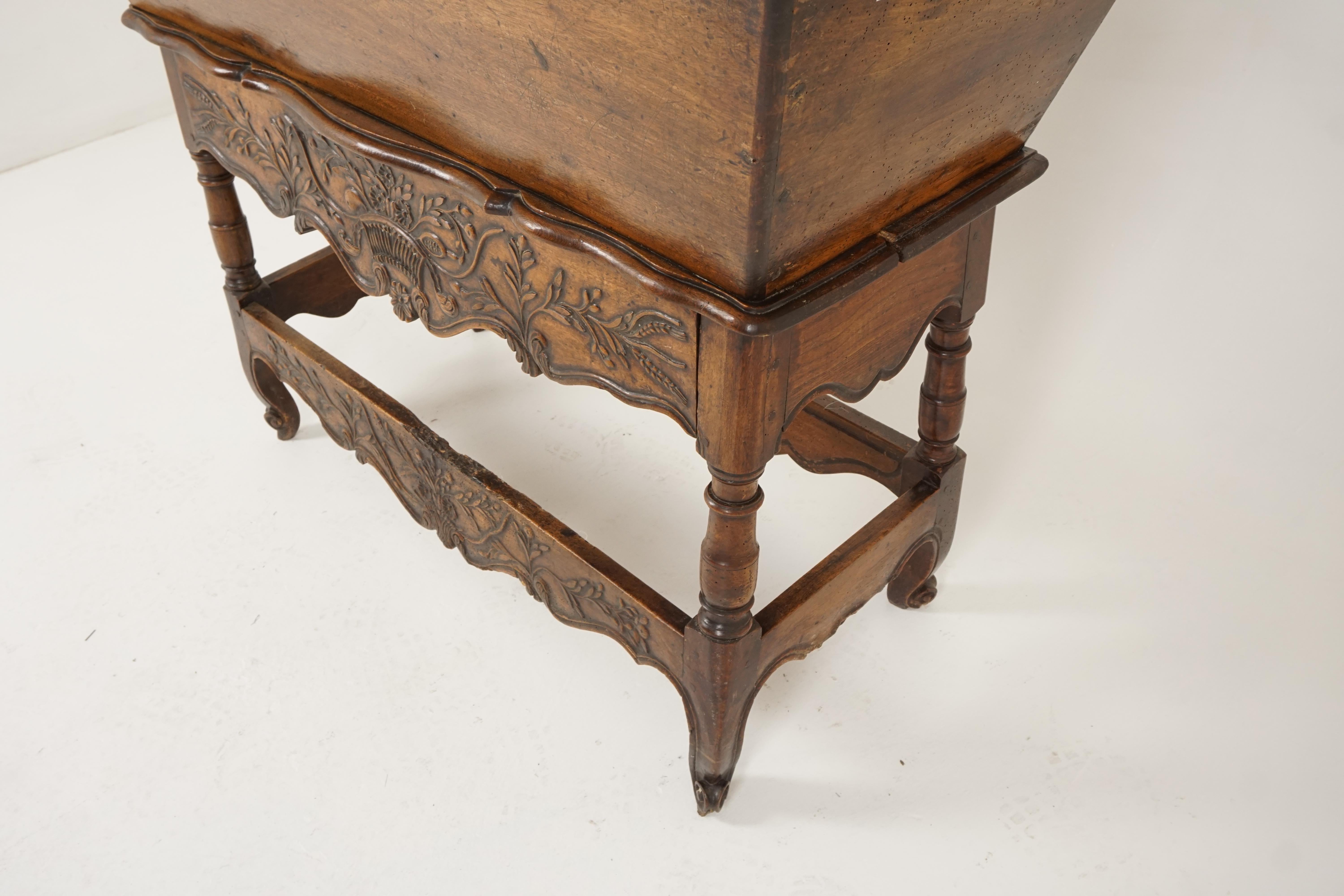 Antique French Louis XV Carved Walnut Dough Box, France, 1880, H196 In Good Condition For Sale In Vancouver, BC