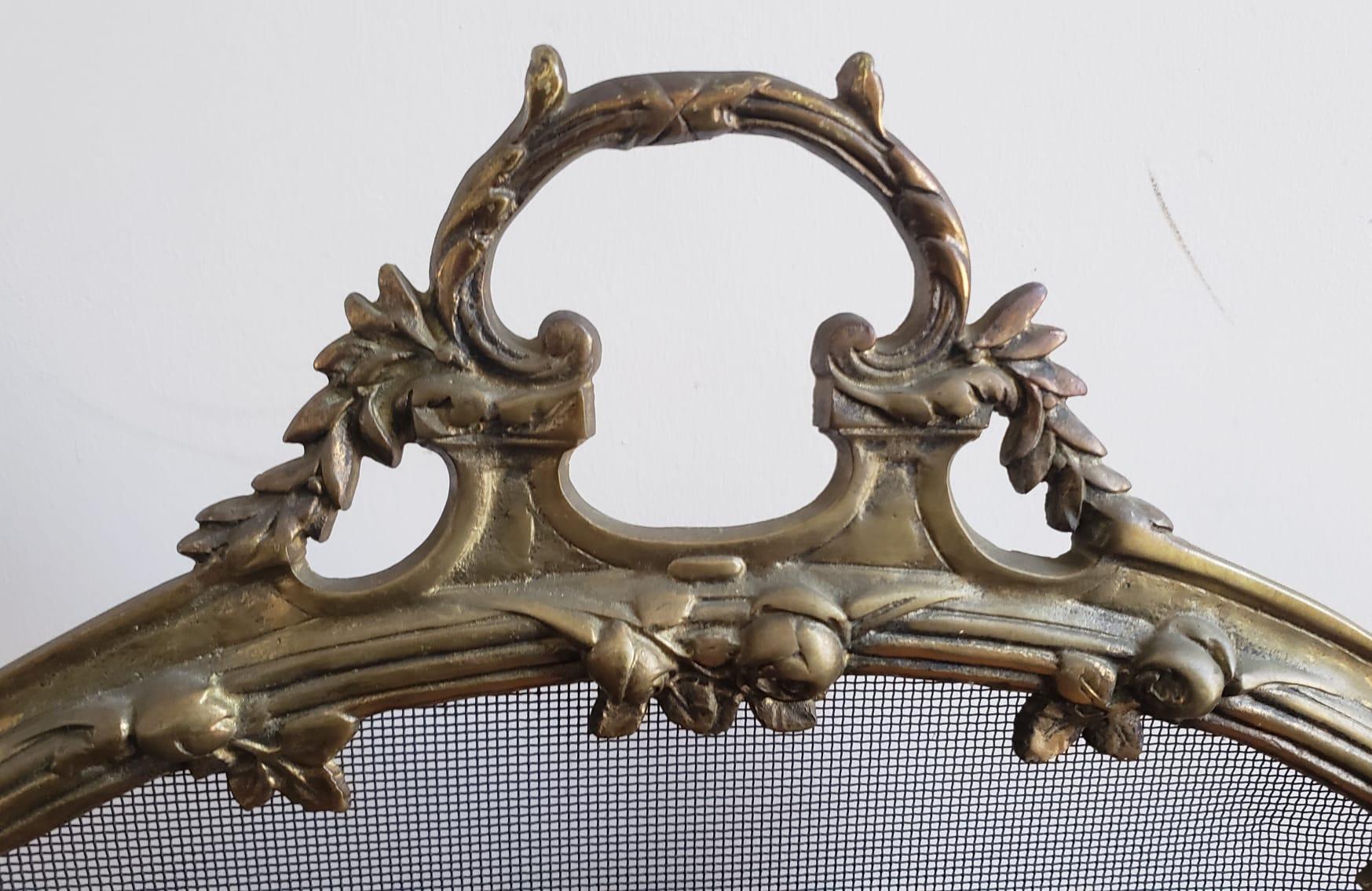 Antique French Louis XV Cast Brass Fire Screen, Circa 1880 In Good Condition For Sale In Germantown, MD