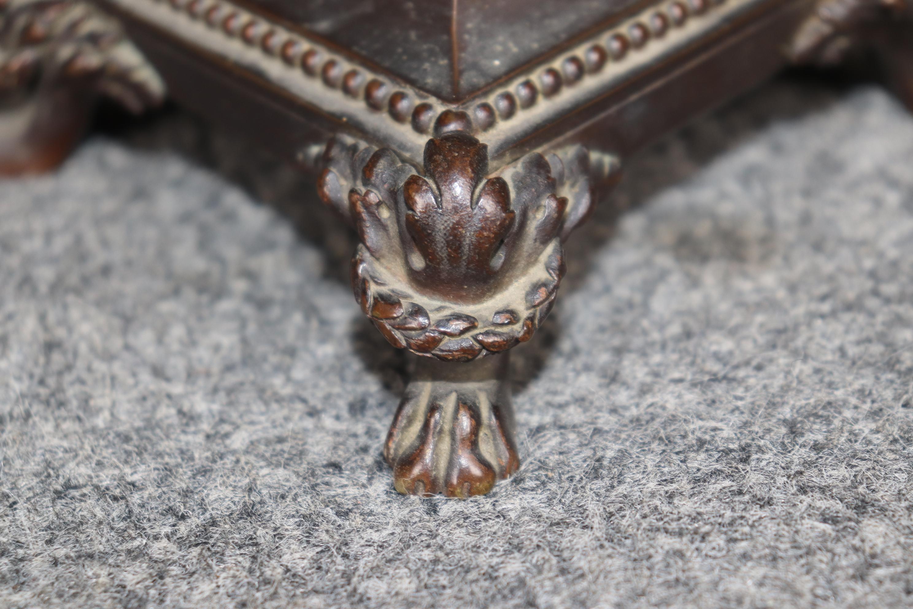 Antique miroir de bureau français de style Clodion en bronze avec chérubin en vente 3