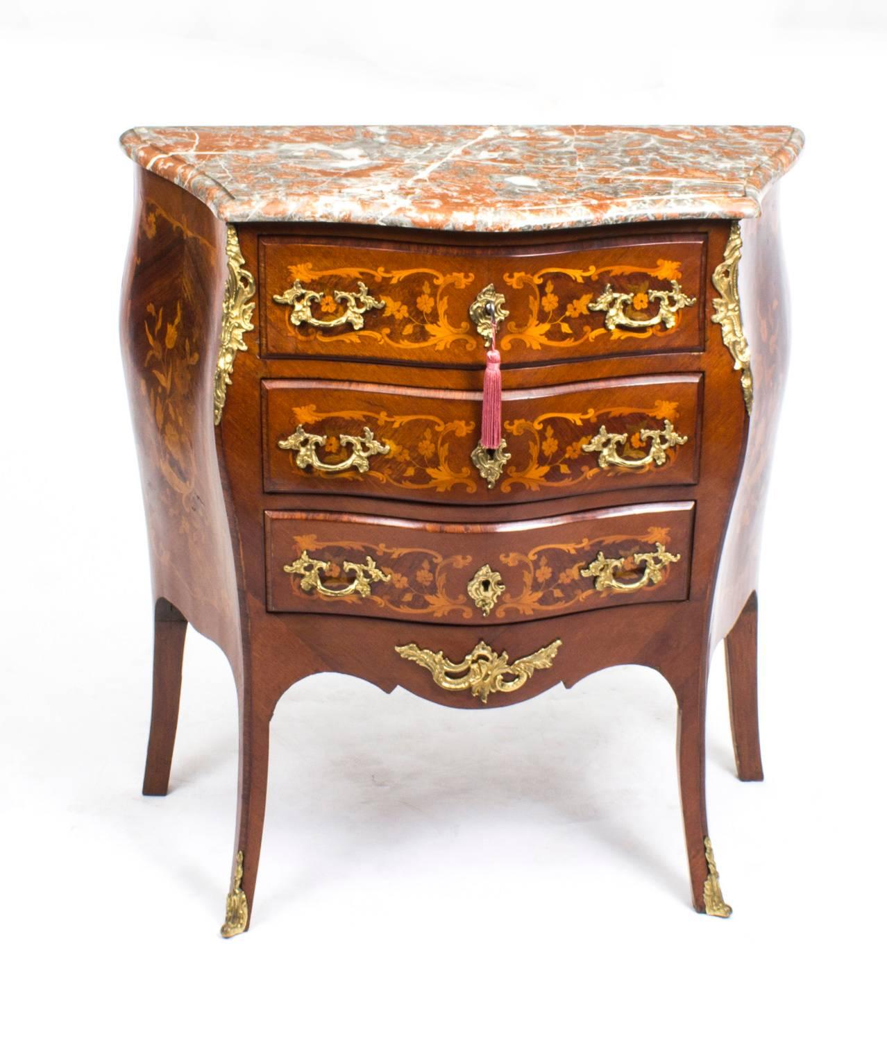 This is a stunning antique kingwood and Gonçalo Alves  Louis XV Revival serpentine fronted marble top commode, circa 1880 in date. 

This gorgeous commode has three drawers, for ample storage, and was inspired by the Louis XV style. Elaborately