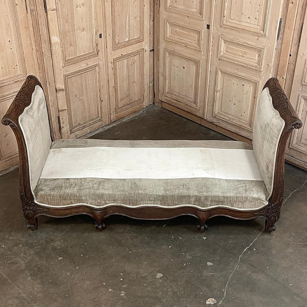 Hand-Carved Antique French Louis XV Day Bed ~ Sofa For Sale