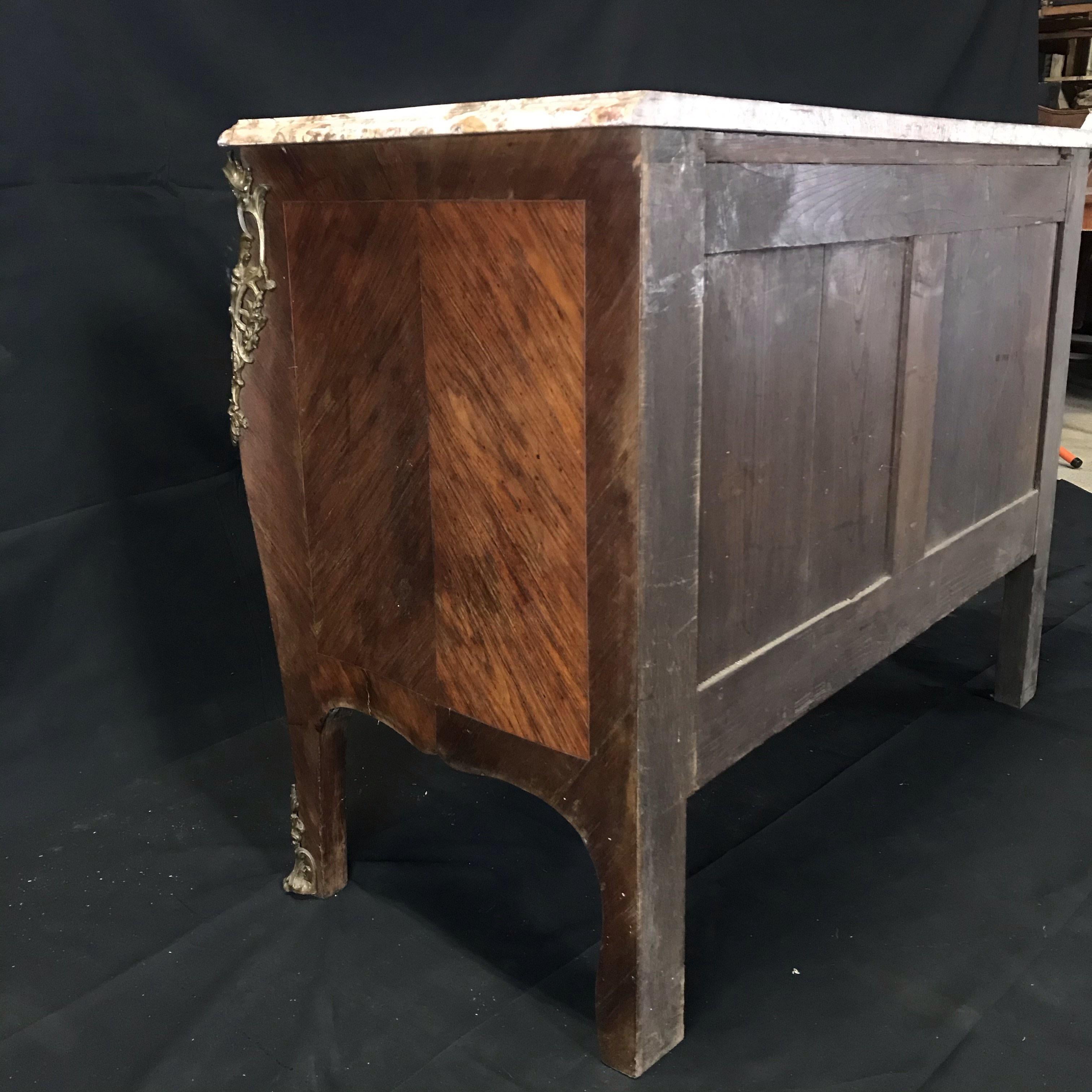 Ancienne commode française Louis XV en marqueterie de diamants en vente 3