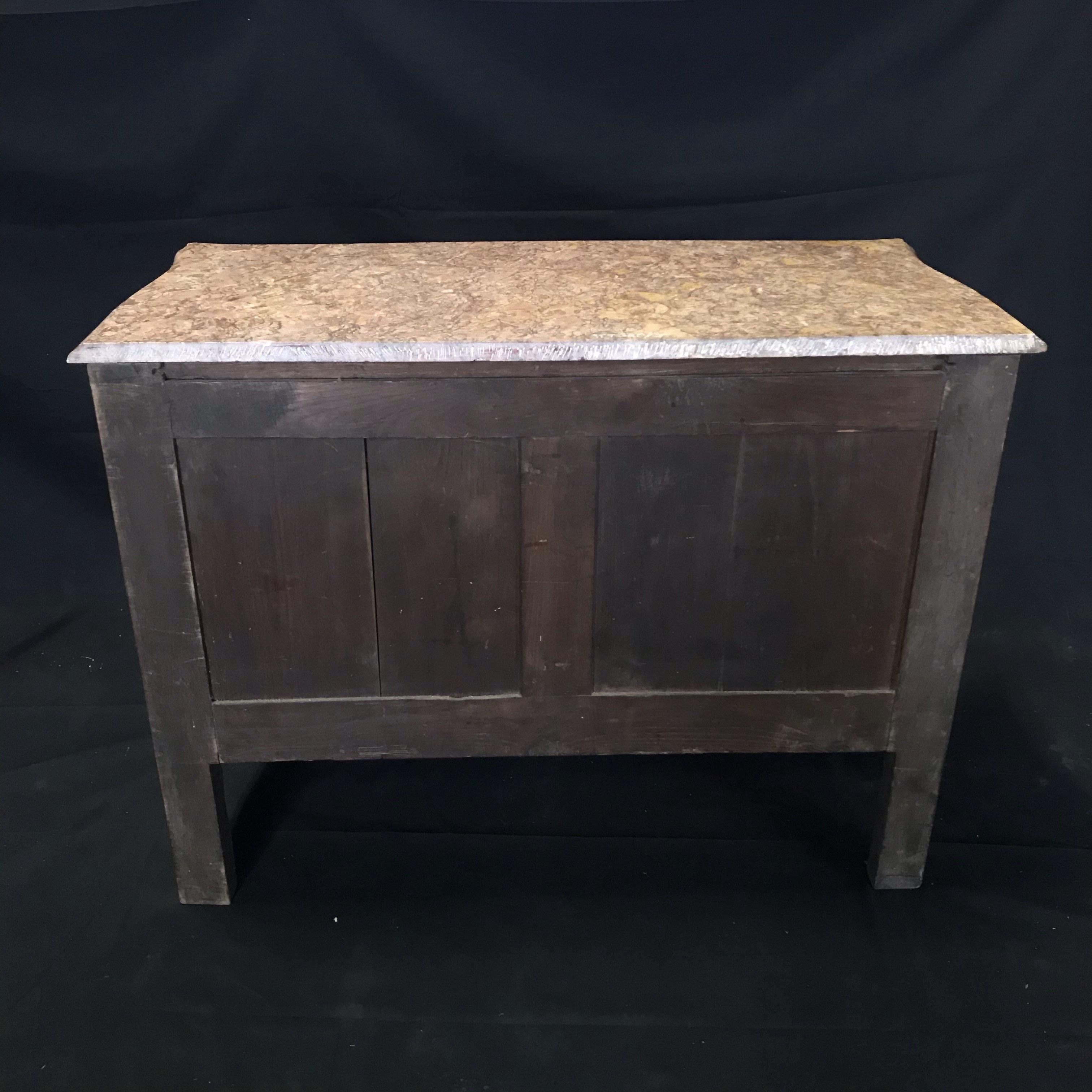 Ancienne commode française Louis XV en marqueterie de diamants en vente 4