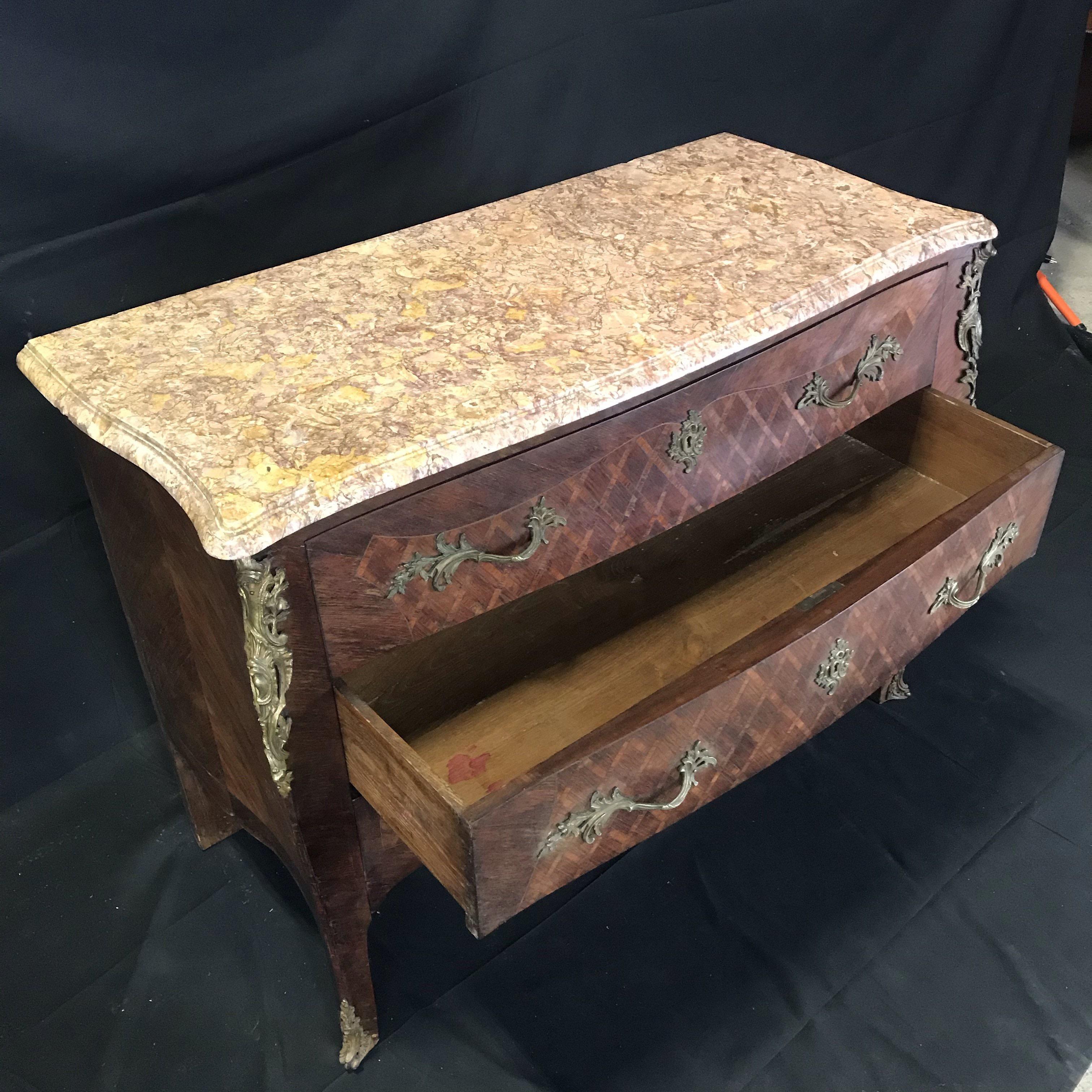 Antique French Louis XV Diamond Marquetry Commode Chest of Drawers In Good Condition For Sale In Hopewell, NJ