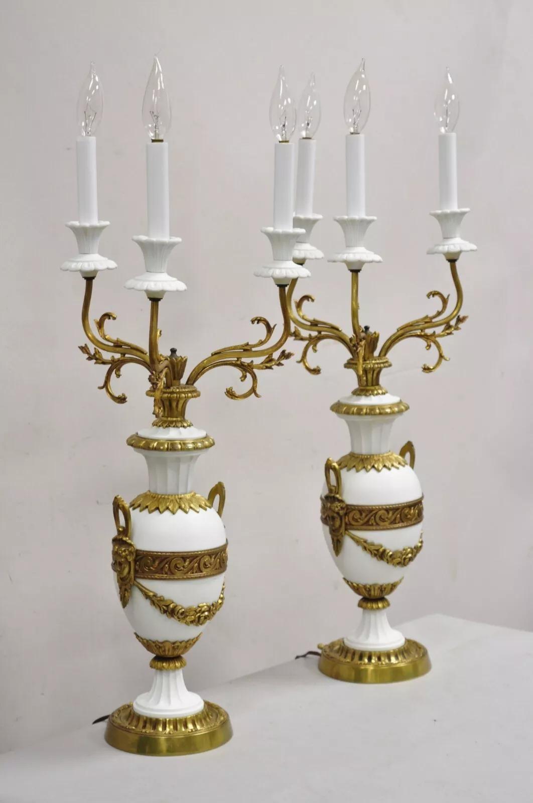 Paire de lampes de bureau françaises anciennes Louis XV figuratives en bronze et porcelaine en vente 6
