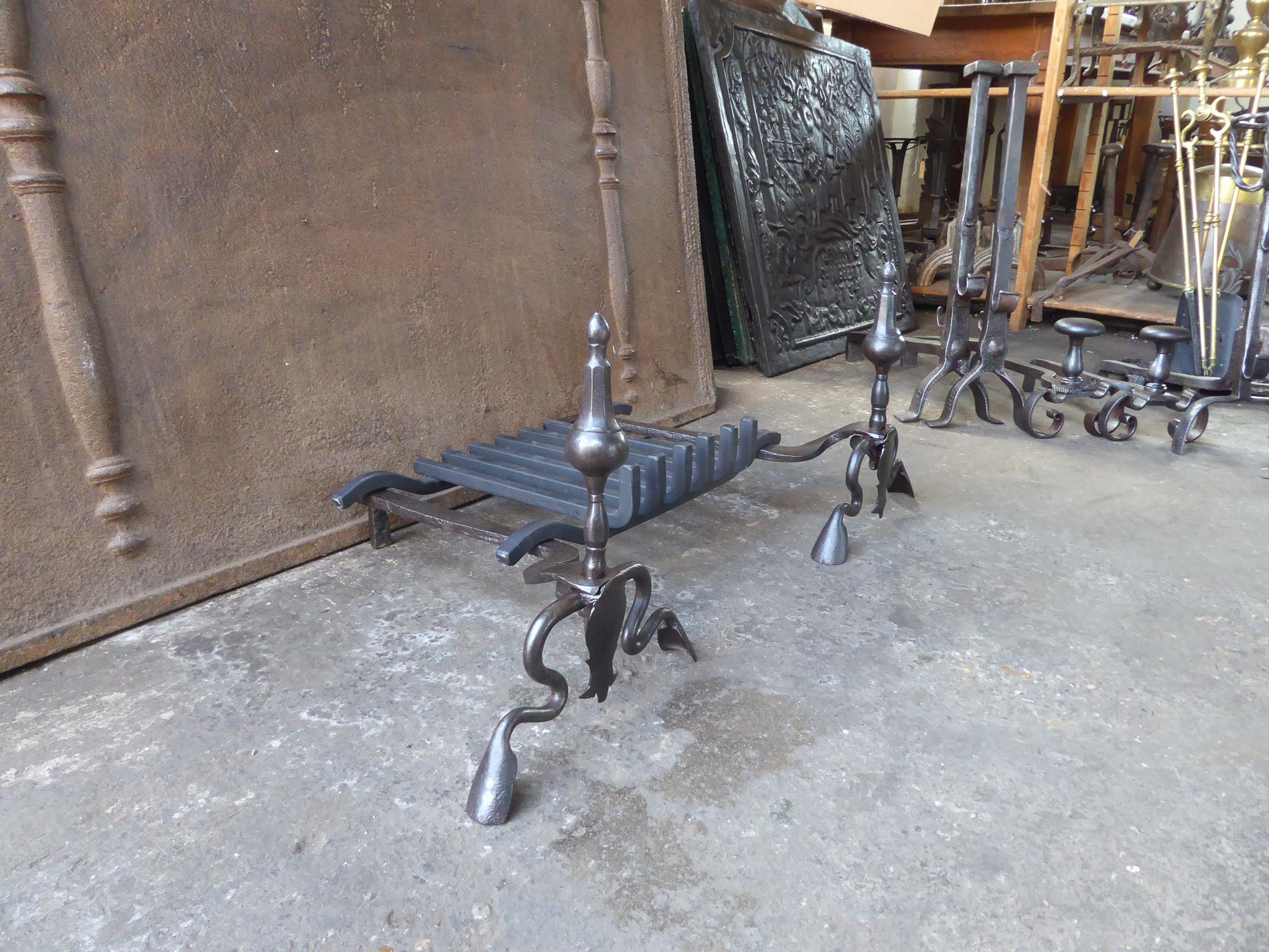 Antique French Louis XV Fire Grate, Rejilla de chimenea, Siglo XVIII en venta 5