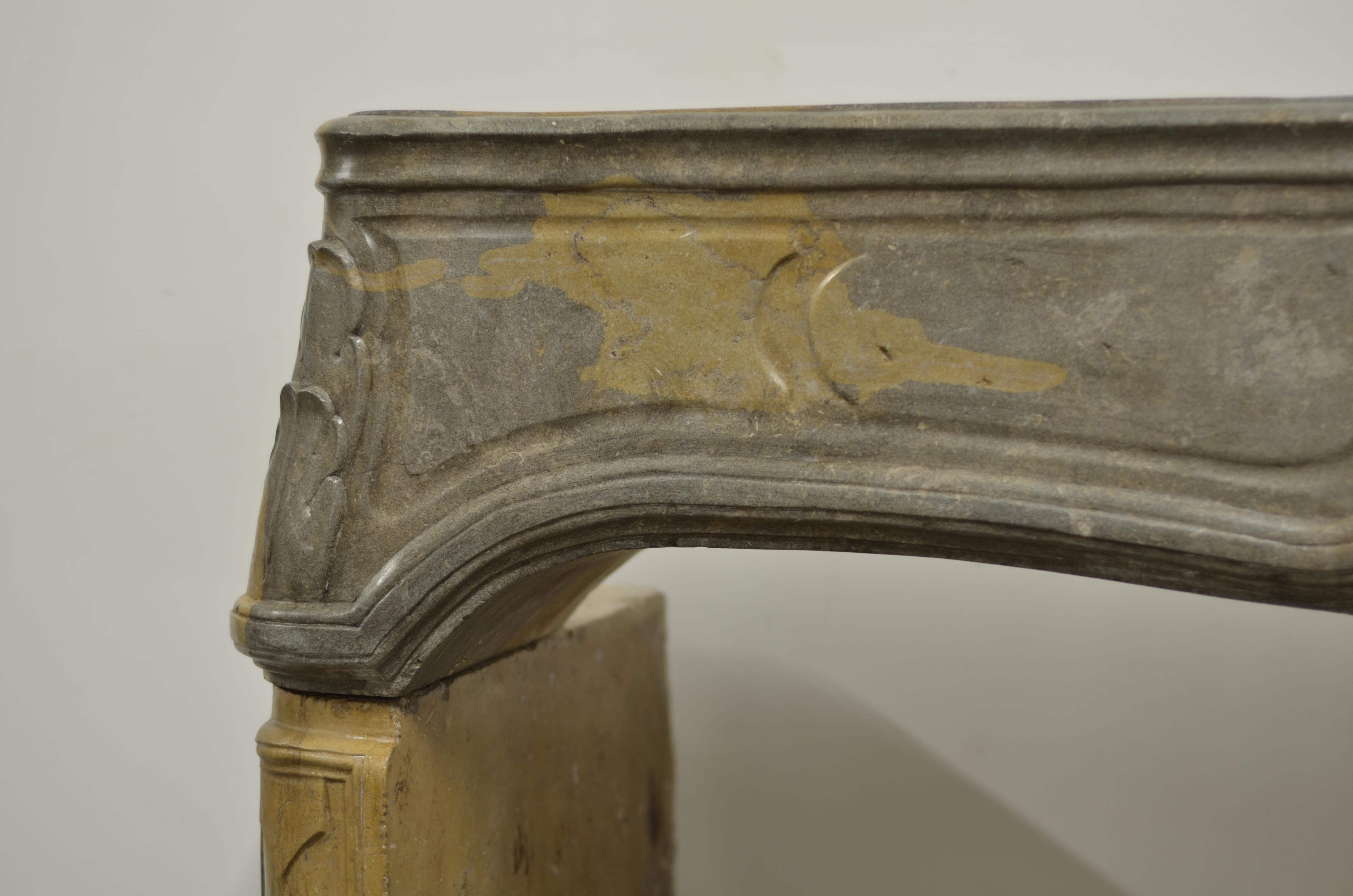 Antique French Louis XV Camino da camino in vendita 6