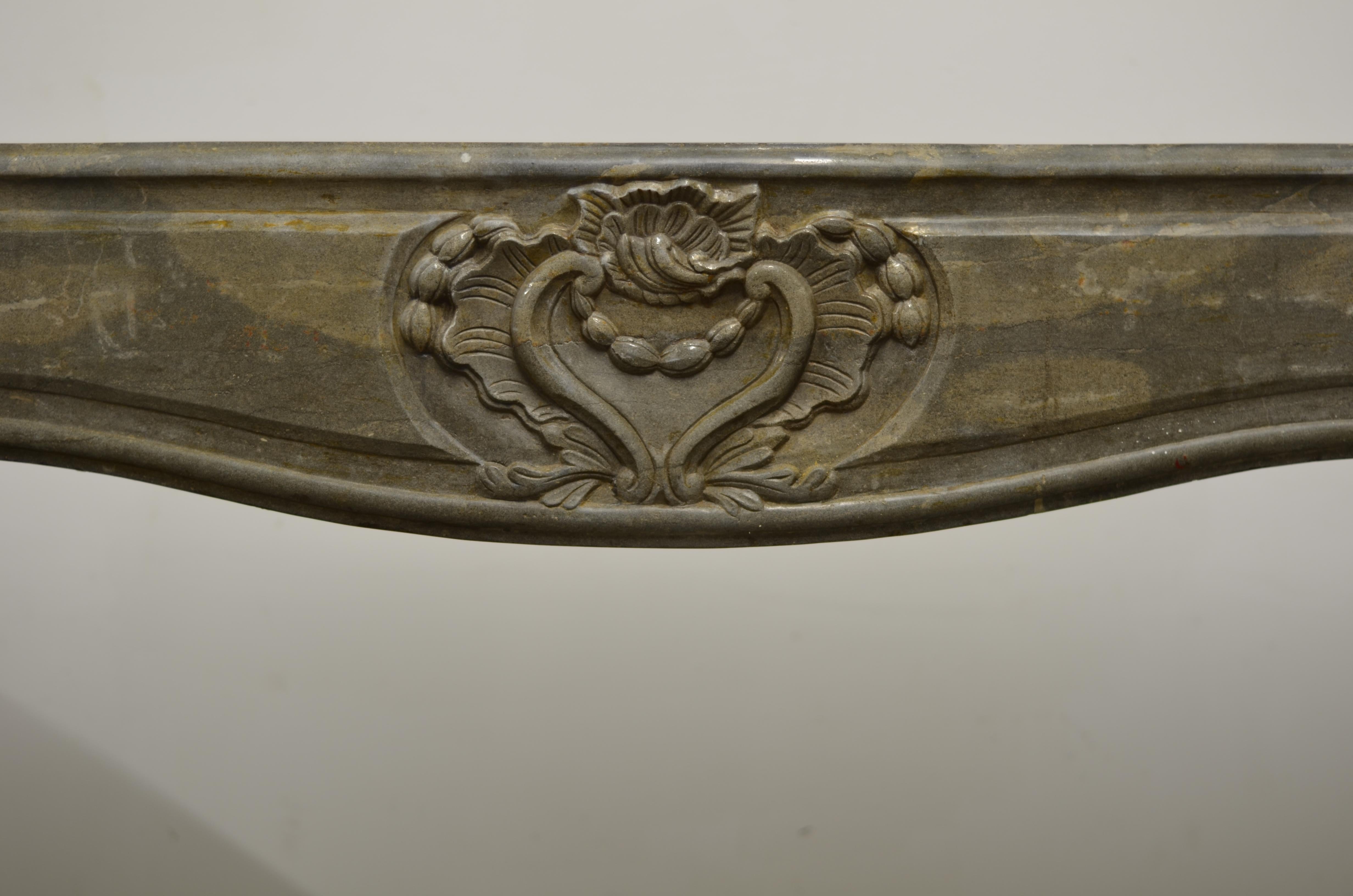 Antique French Louis XV Fireplace Mantel In Good Condition For Sale In Haarlem, Noord-Holland