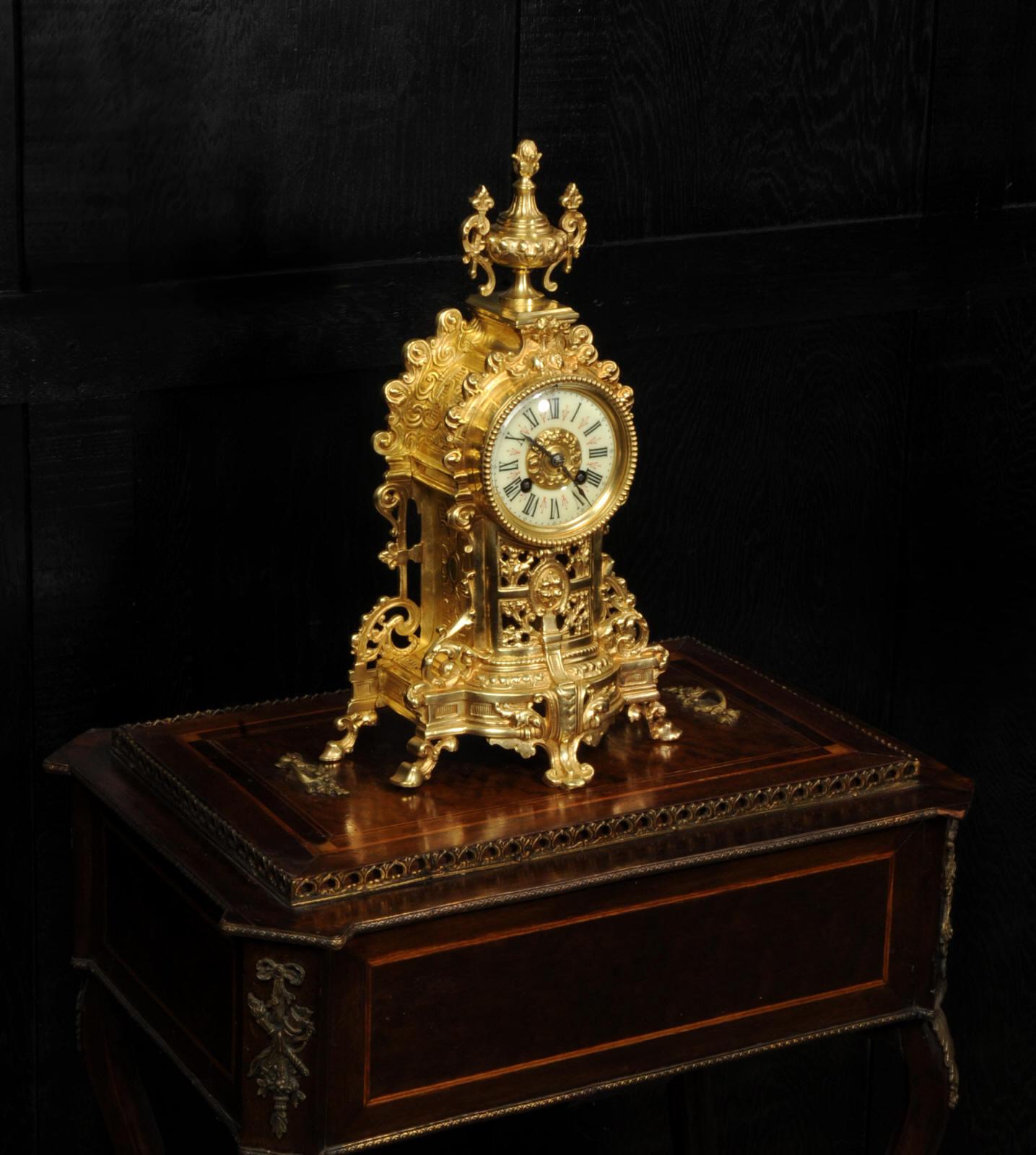 Bronze Horloge française ancienne Louis XV en bronze doré en vente
