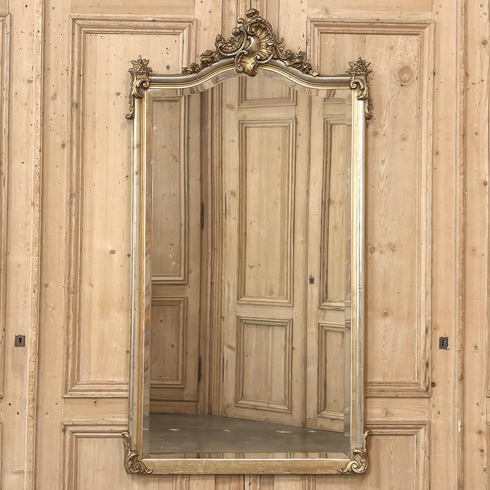 Biseauté Antique miroir français Louis XV en bois doré en vente