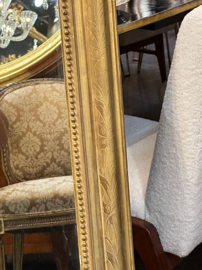 XIXe siècle Antique miroir français Louis XV en bois doré en vente
