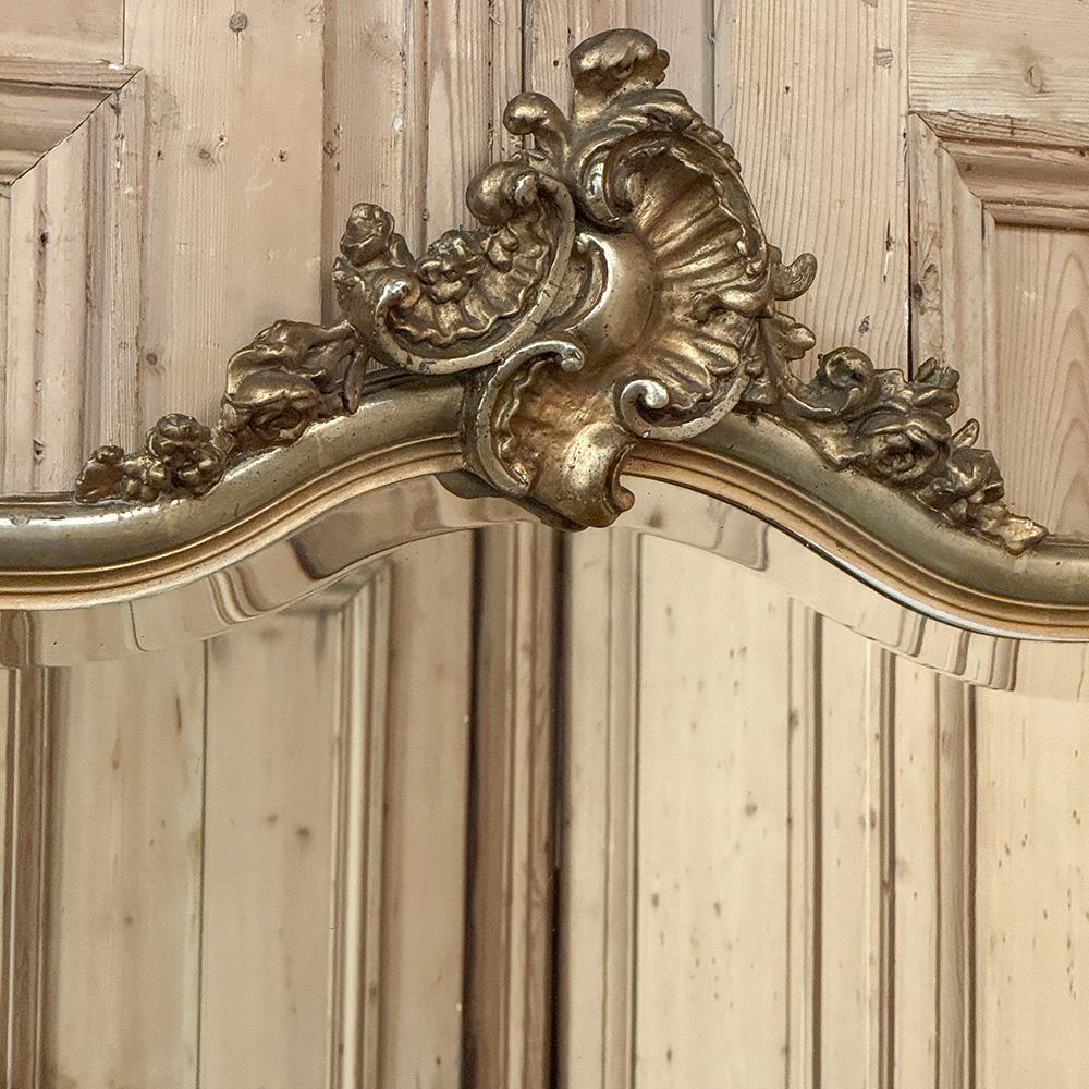 Antique miroir français Louis XV en bois doré Bon état - En vente à Dallas, TX
