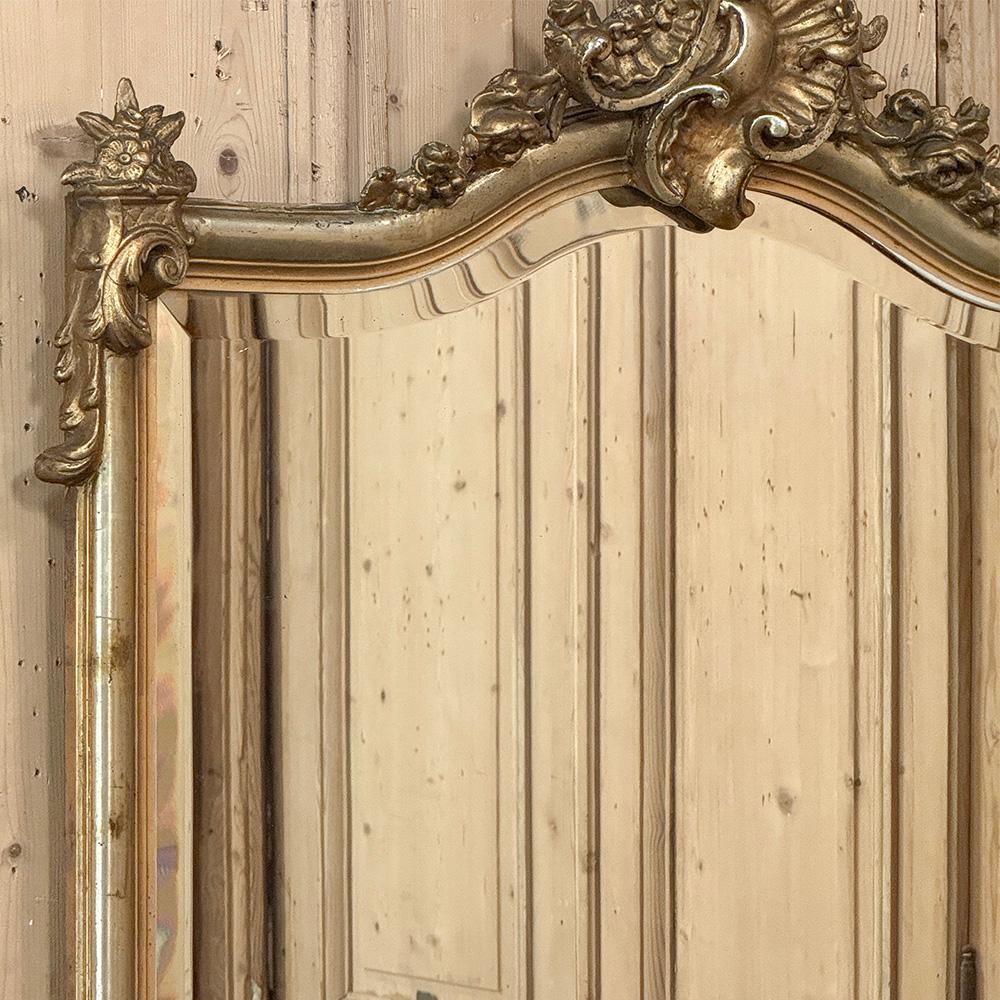 20ième siècle Antique miroir français Louis XV en bois doré en vente