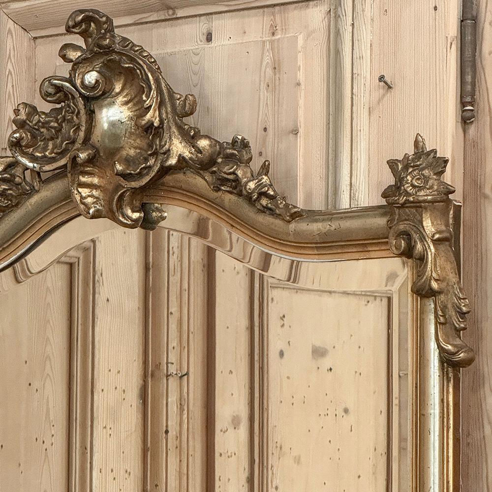 Miroir Antique miroir français Louis XV en bois doré en vente