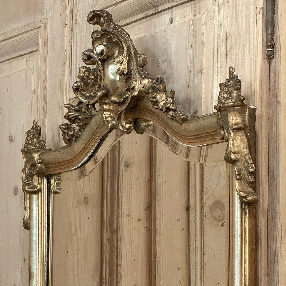 Antique miroir français Louis XV en bois doré en vente 1