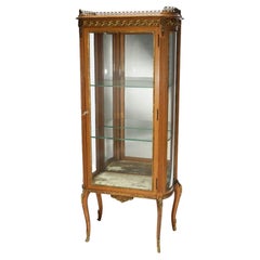 Vitrine française d'antiquités Louis XV en bois doré, bronze doré et miroir, circa 1890