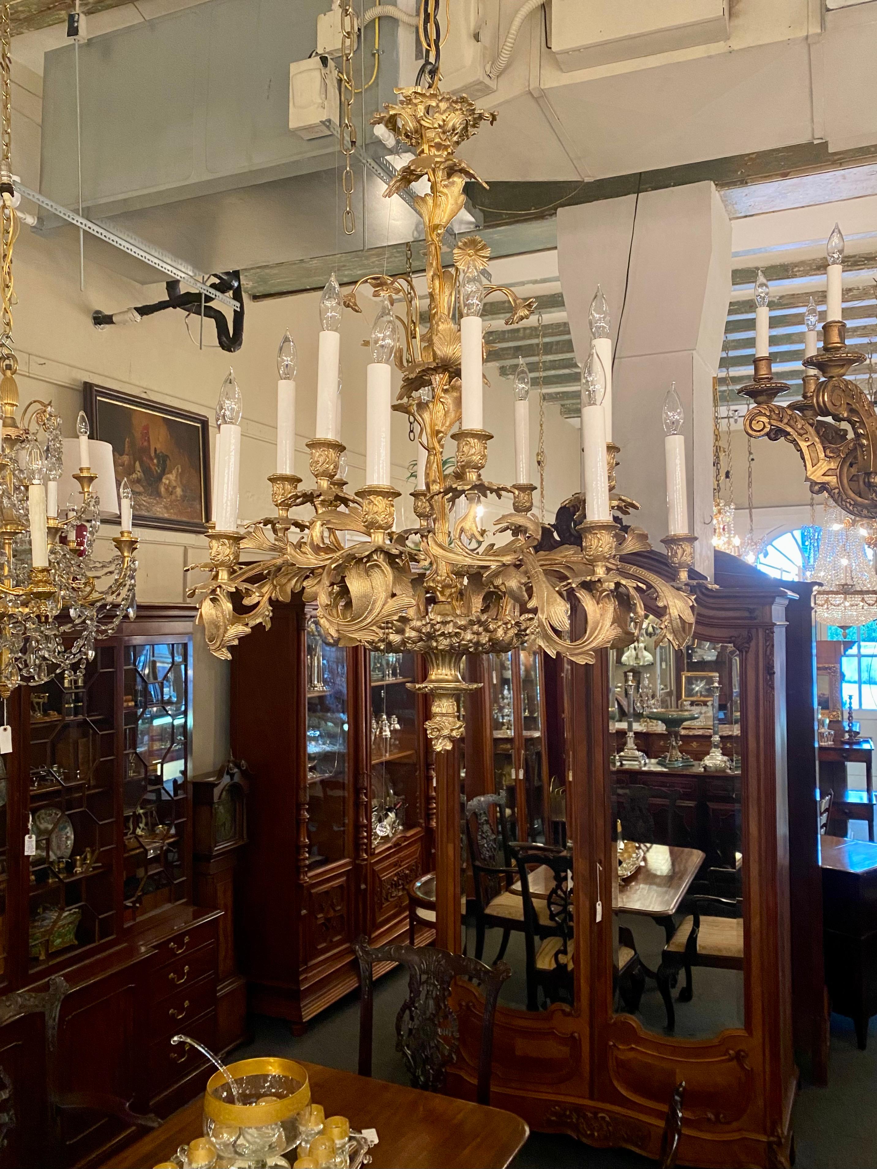 Antique French Louis XV Gold Bronze 12-Light Chandelier, circa 1890's For Sale 6