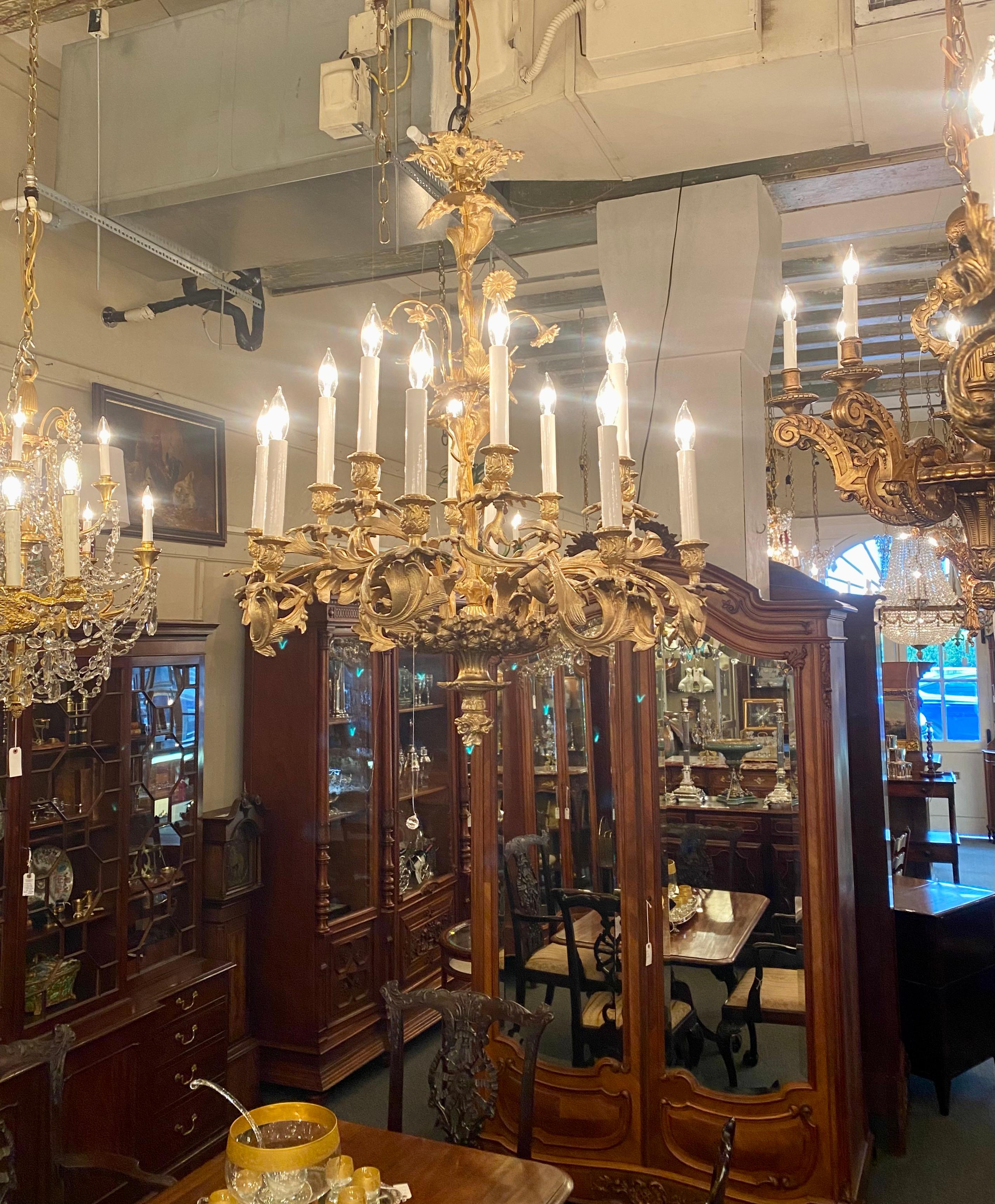 Antique French Louis XV Gold Bronze 12-Light Chandelier, circa 1890's For Sale 5