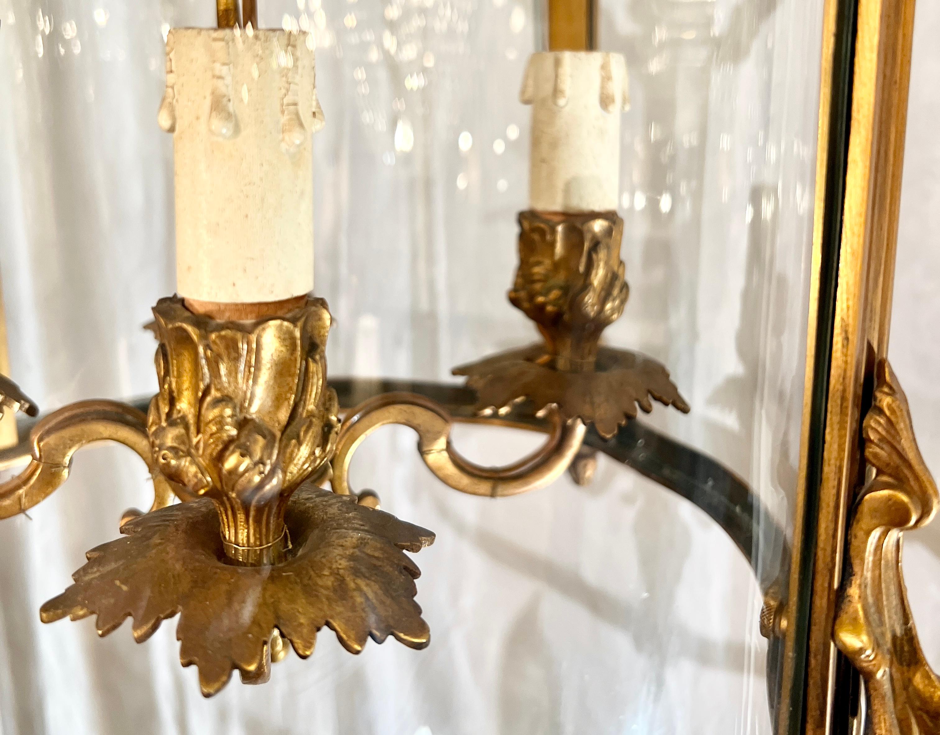 Antike französische Louis XV.-Laterne aus Goldbronze mit 4 Lichtern, um 1900. im Zustand „Gut“ im Angebot in New Orleans, LA