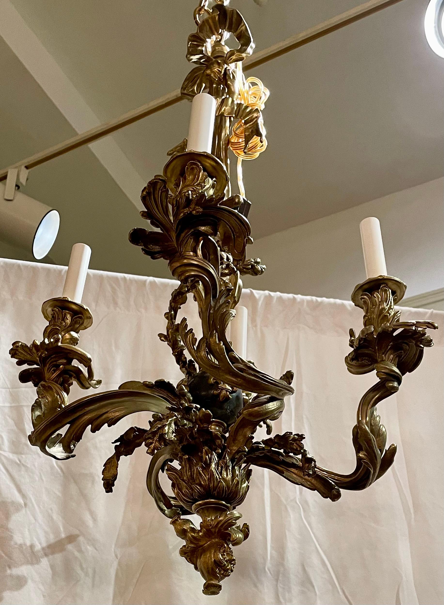 Antique French Louis XV Gold Bronze Chandelier with Fleur-de-Lis, Circa 1890's. In Good Condition For Sale In New Orleans, LA