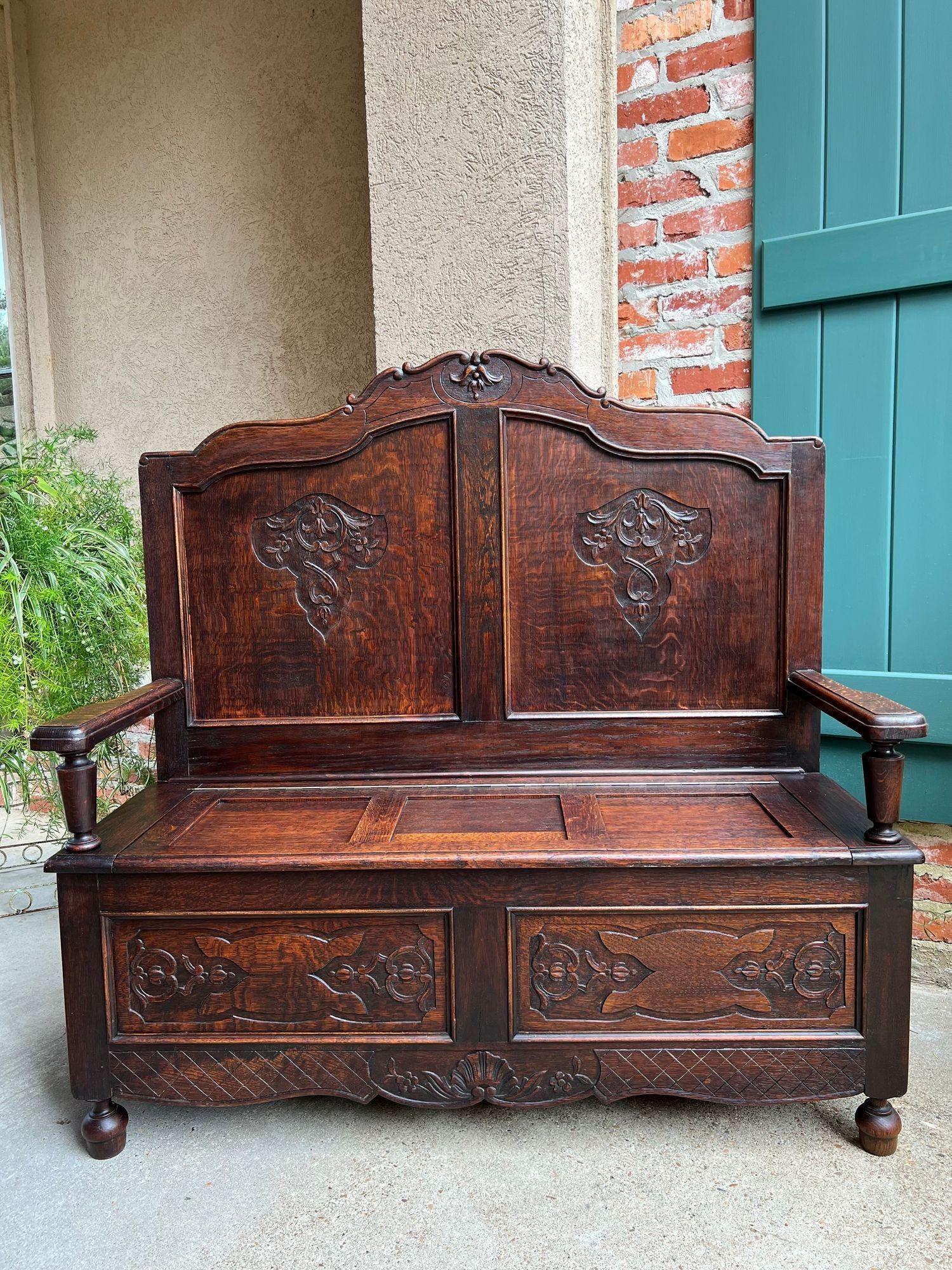 Antique French Louis XV Hall Bench Foyer Settee Lift Top Chest c1890.

Directo de Francia, un SUPERB banco de recibidor de roble tallado francés antiguo, con una encantadora combinación de estilo francés y tamaño versátil.

Diseño Luis XV en toda la