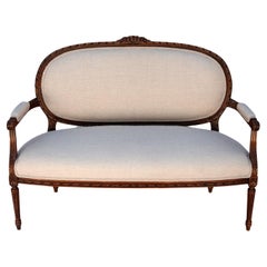 Ancienne banquette française Louis XV en lin sculpté à la main