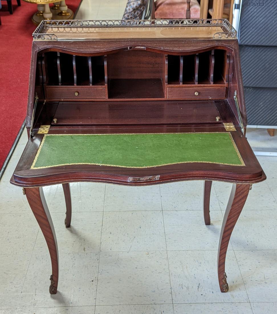 Antique French Louis XV Ladies Writing Desk, Ca 1950’s In Good Condition In Oakwood, GA