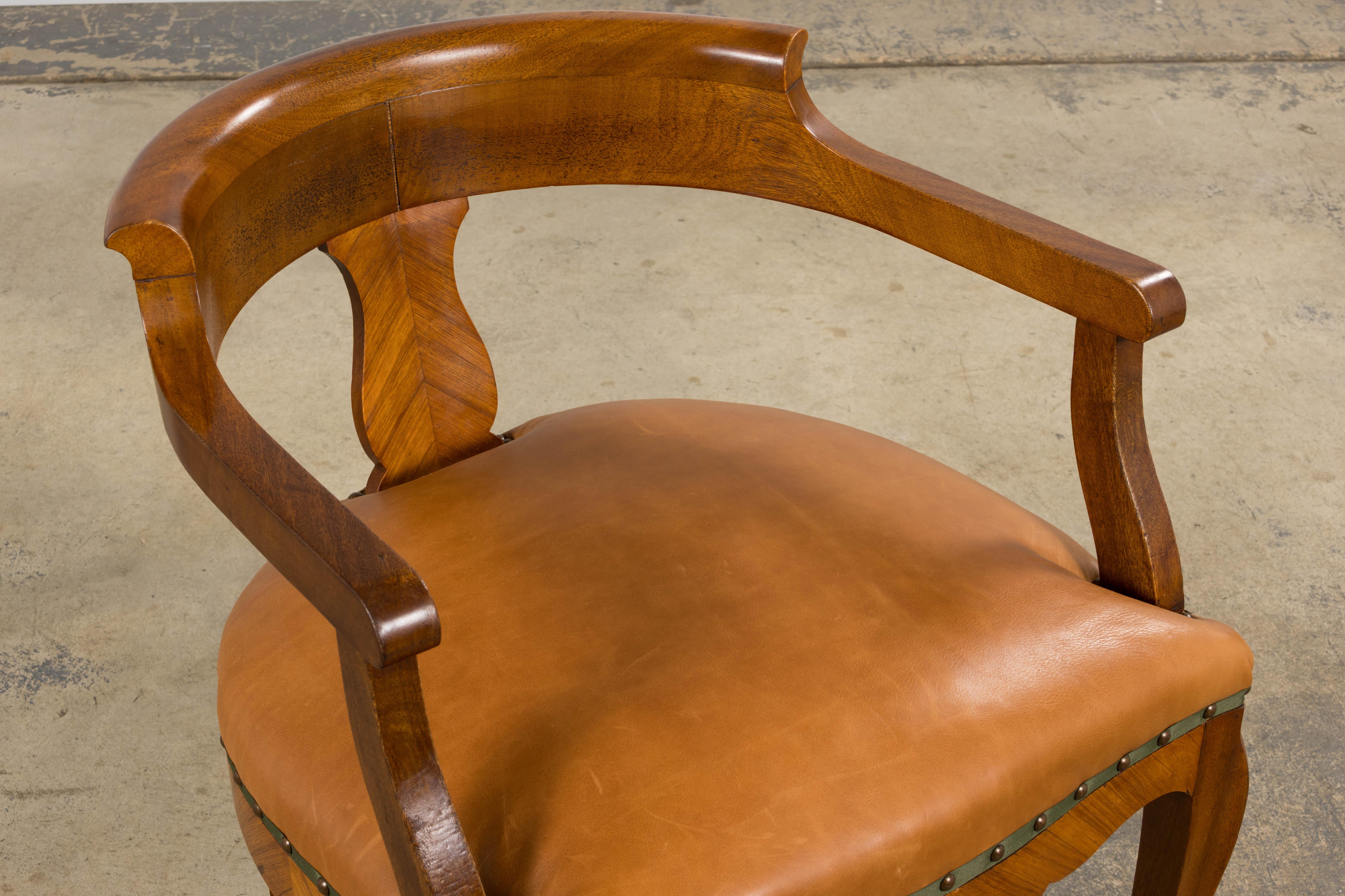 Antique French Louis XV Mahogany Desk Chair W/ Tan Leather in vendita 3