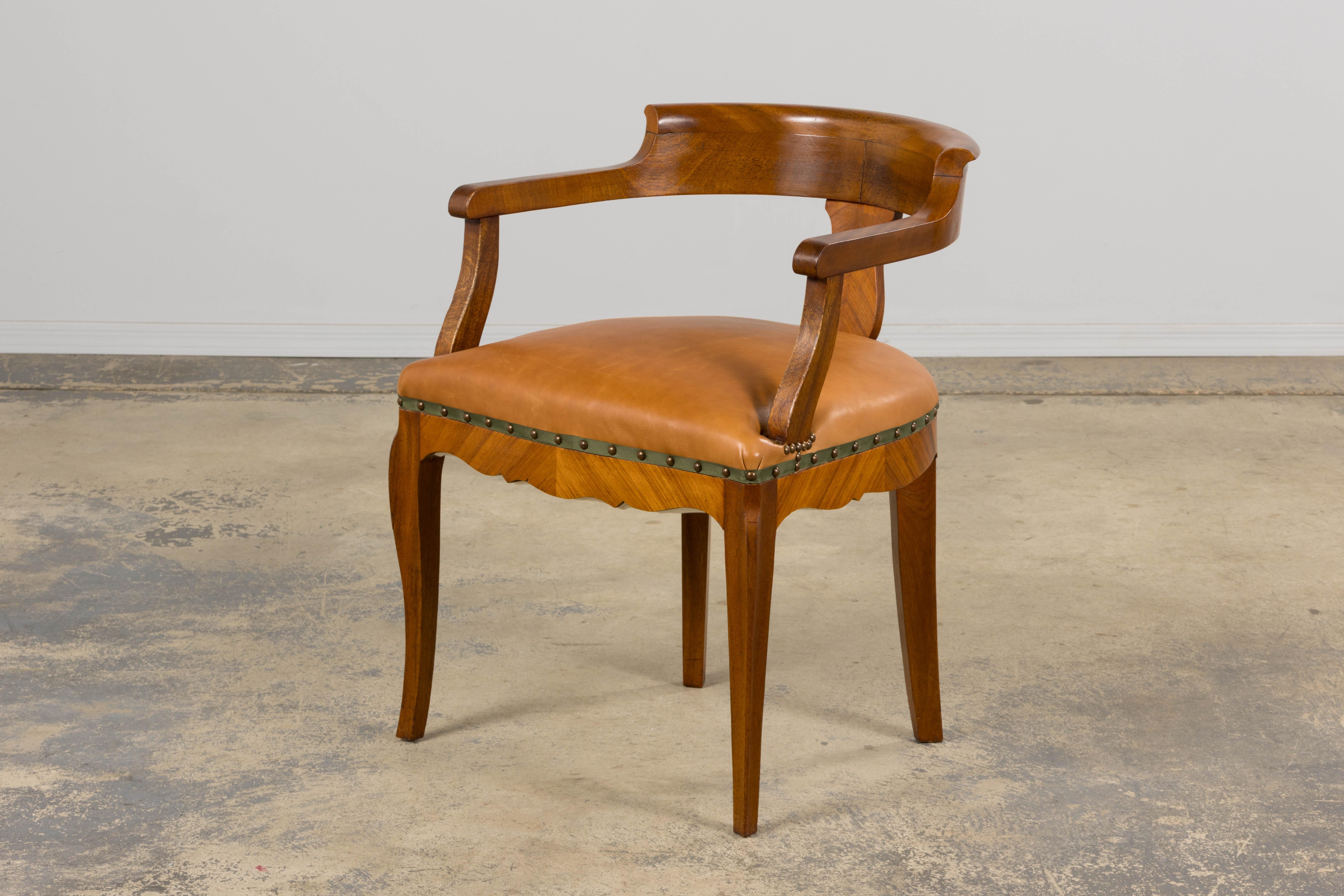 Antique French Louis XV Mahogany Desk Chair W/ Tan Leather in vendita 4