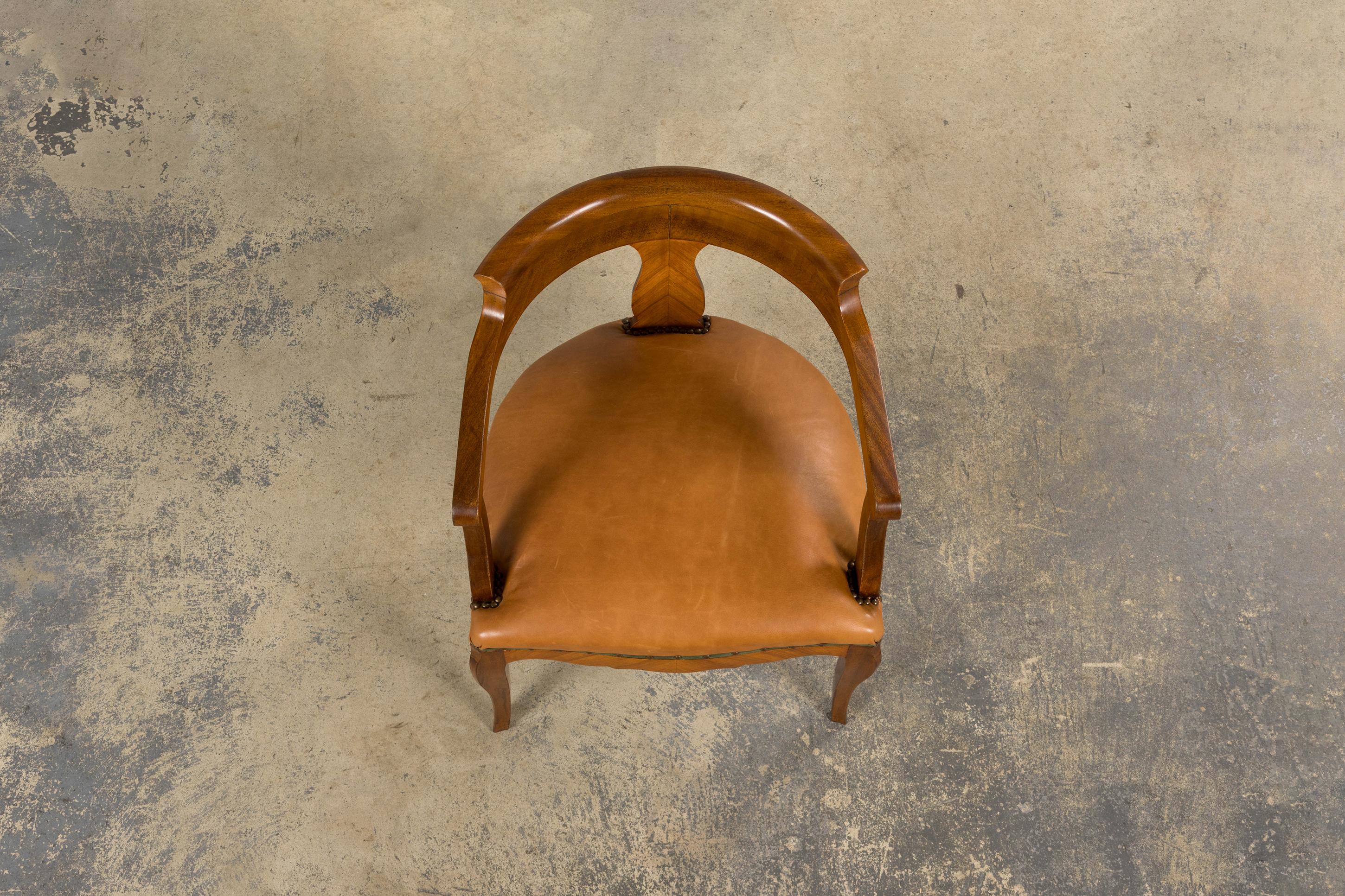 Francese Antique French Louis XV Mahogany Desk Chair W/ Tan Leather in vendita