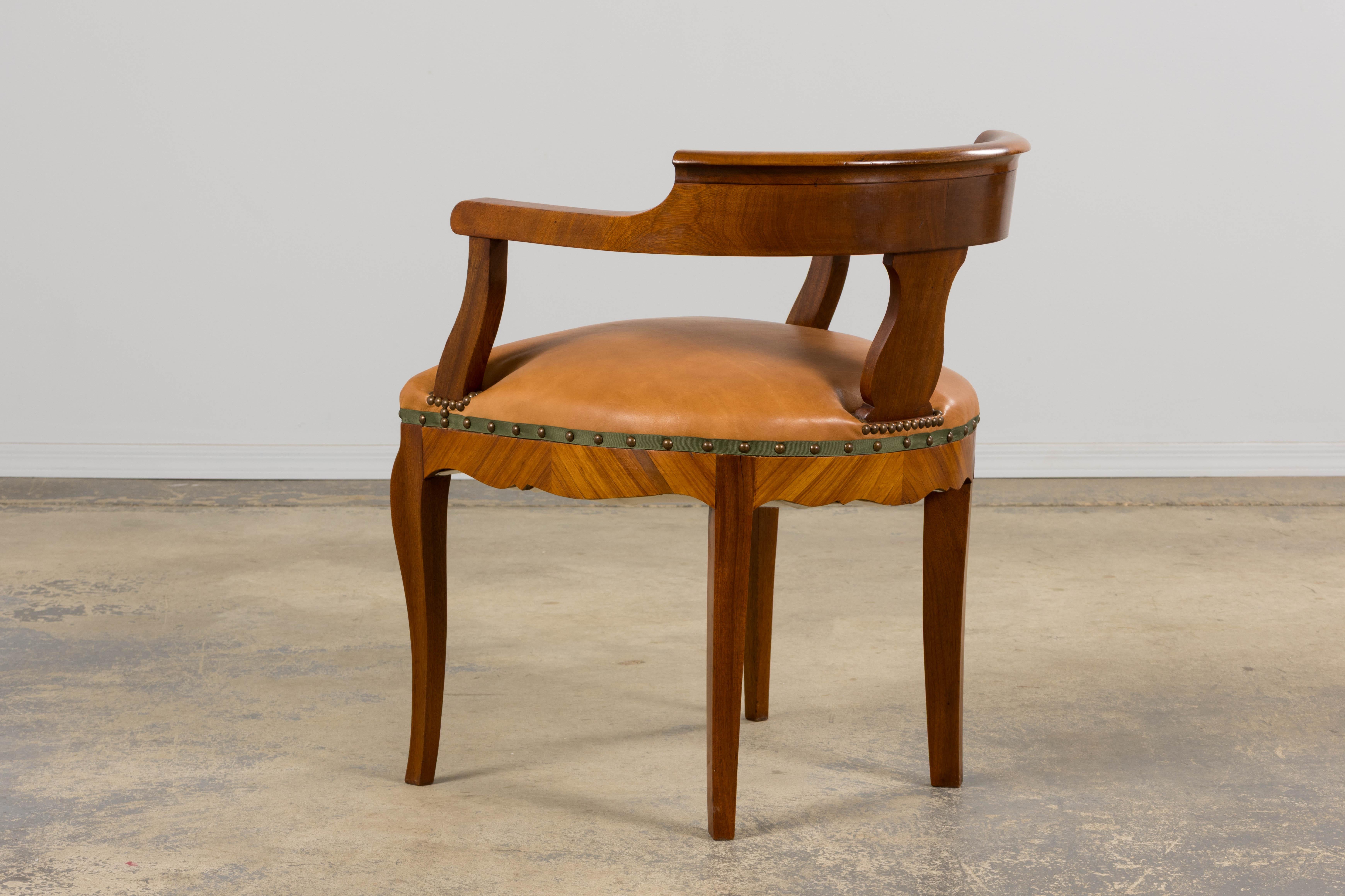 Pelle Antique French Louis XV Mahogany Desk Chair W/ Tan Leather in vendita