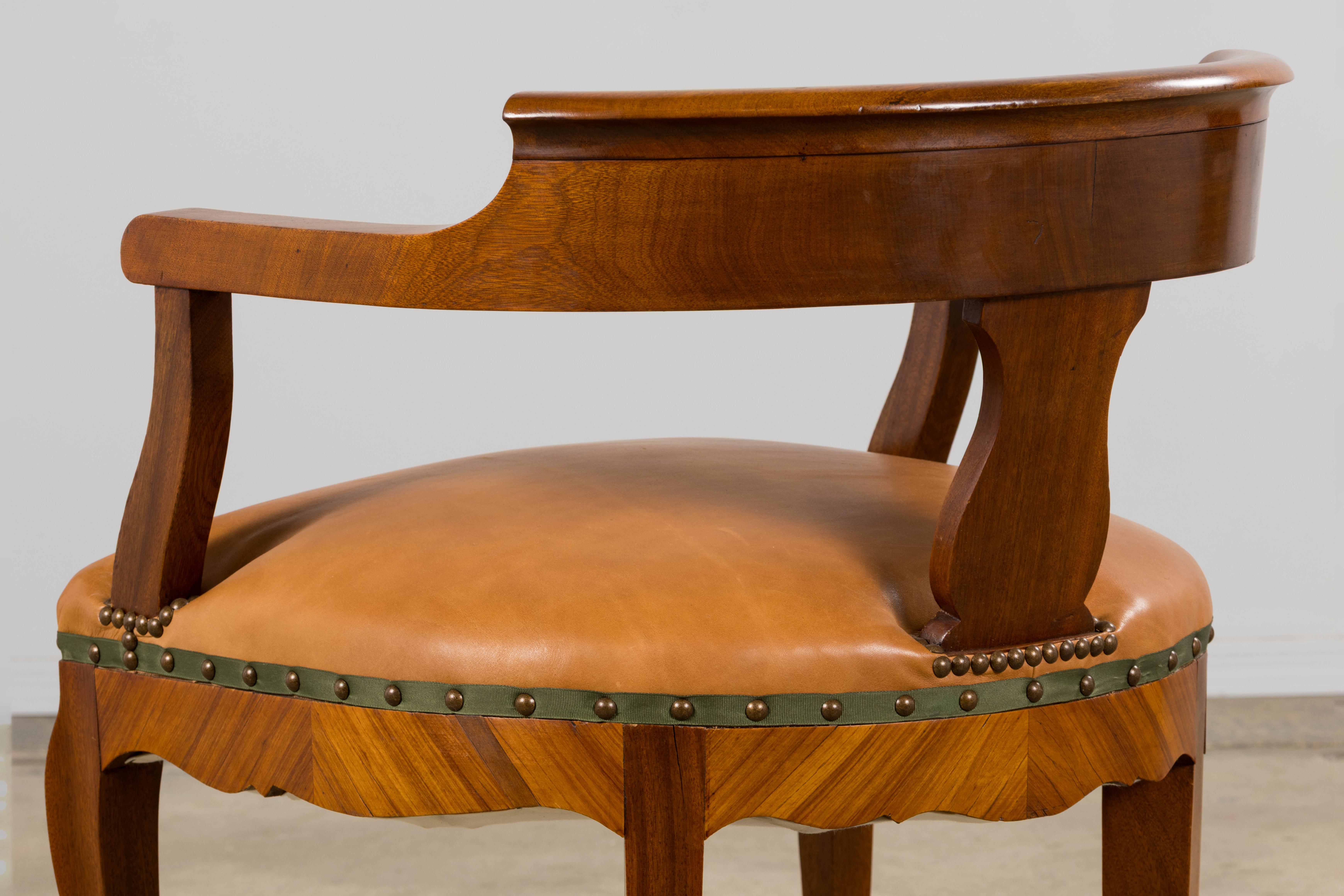 Antique French Louis XV Mahogany Desk Chair W/ Tan Leather in vendita 1