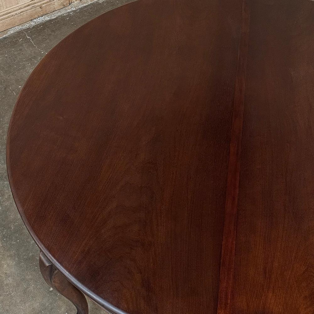 Ancienne table de salle à manger ronde française Louis XV en acajou en vente 7
