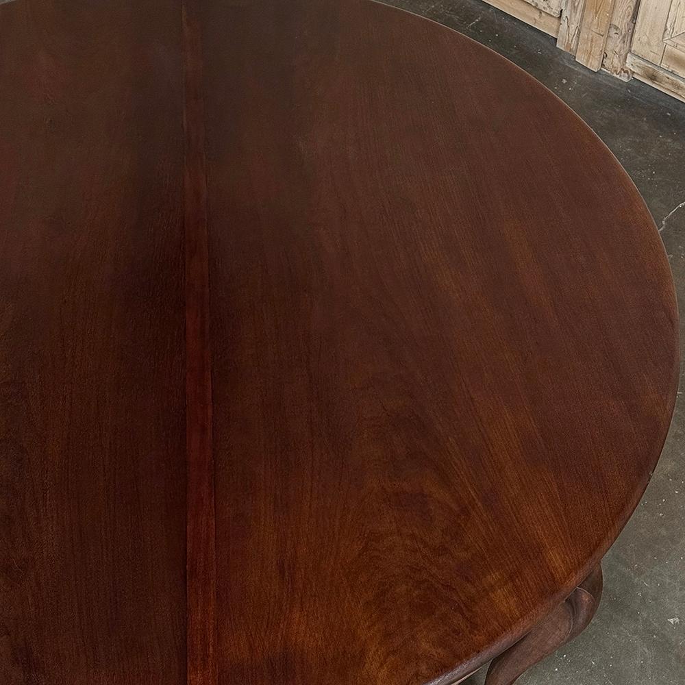 Ancienne table de salle à manger ronde française Louis XV en acajou en vente 8