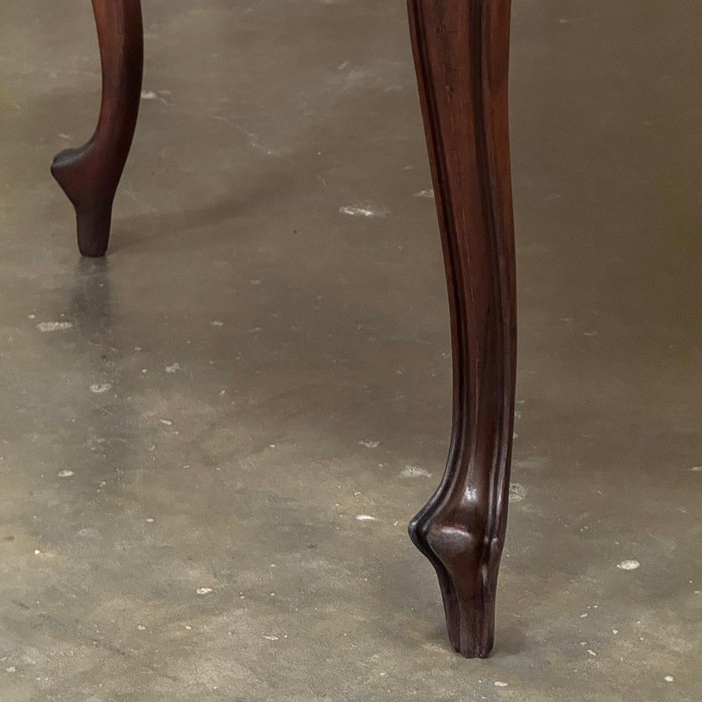 Ancienne table de salle à manger ronde française Louis XV en acajou en vente 1