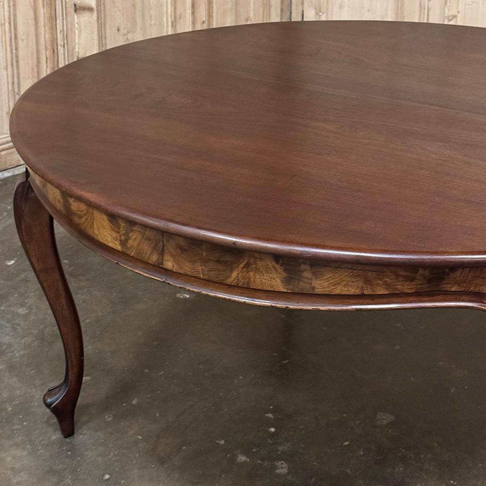 Ancienne table de salle à manger ronde française Louis XV en acajou en vente 2