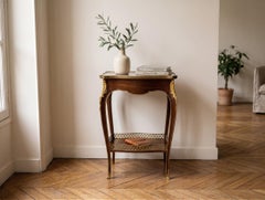 Antique French Louis XV Mahagoni Beistelltisch von A. Chevrie, Paris