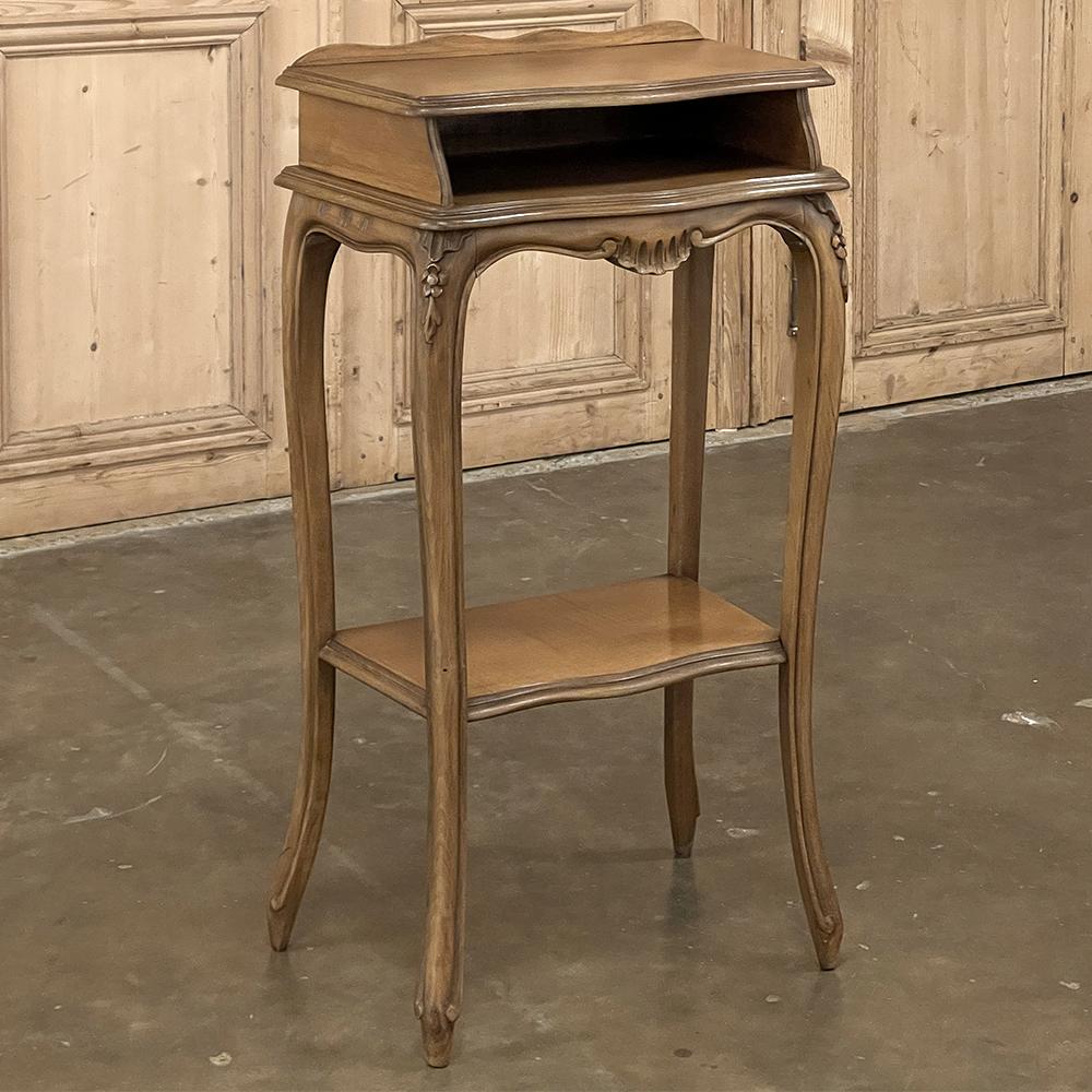 Antique French Louis XV Maple End Table In Good Condition For Sale In Dallas, TX